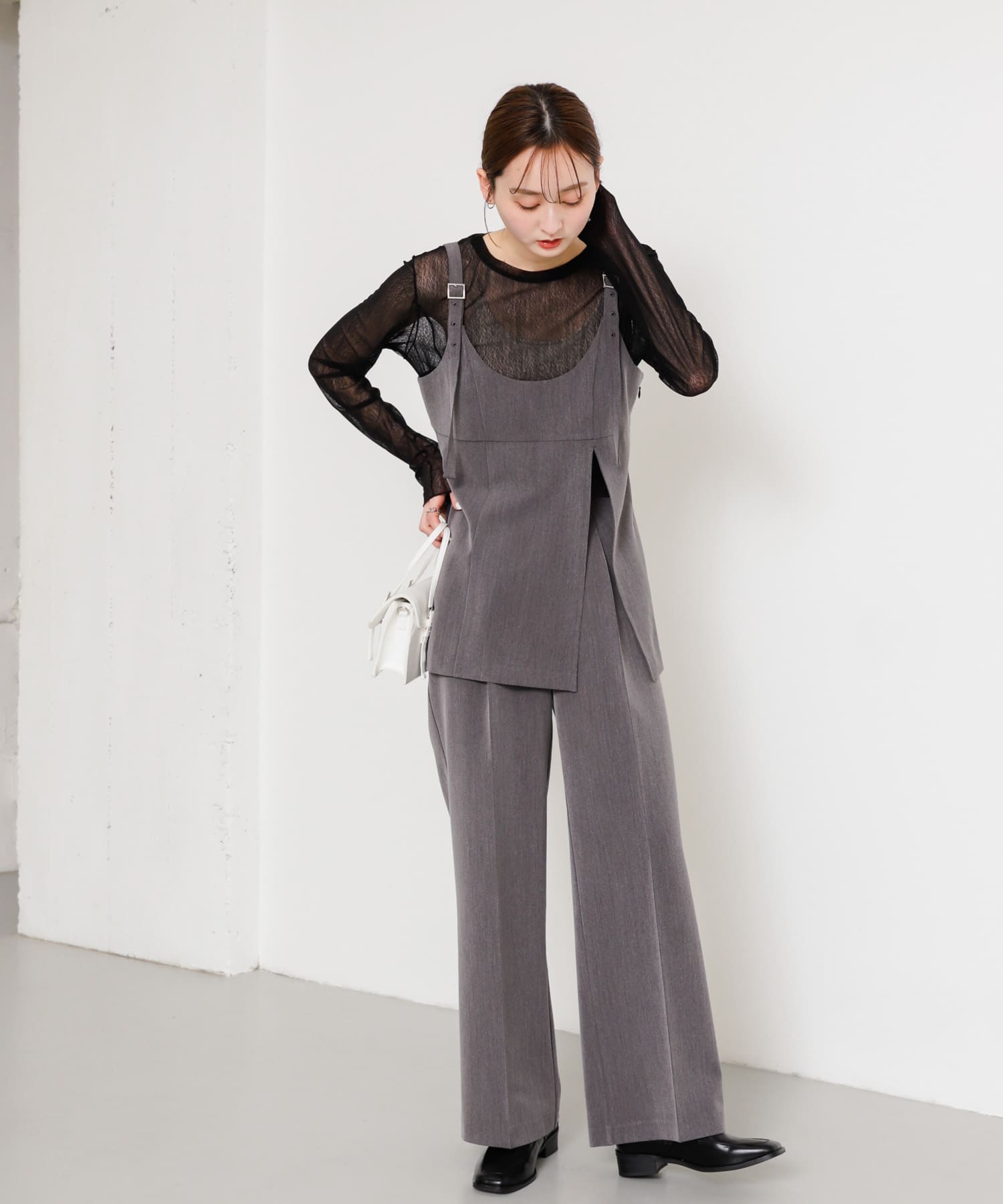 GRAY