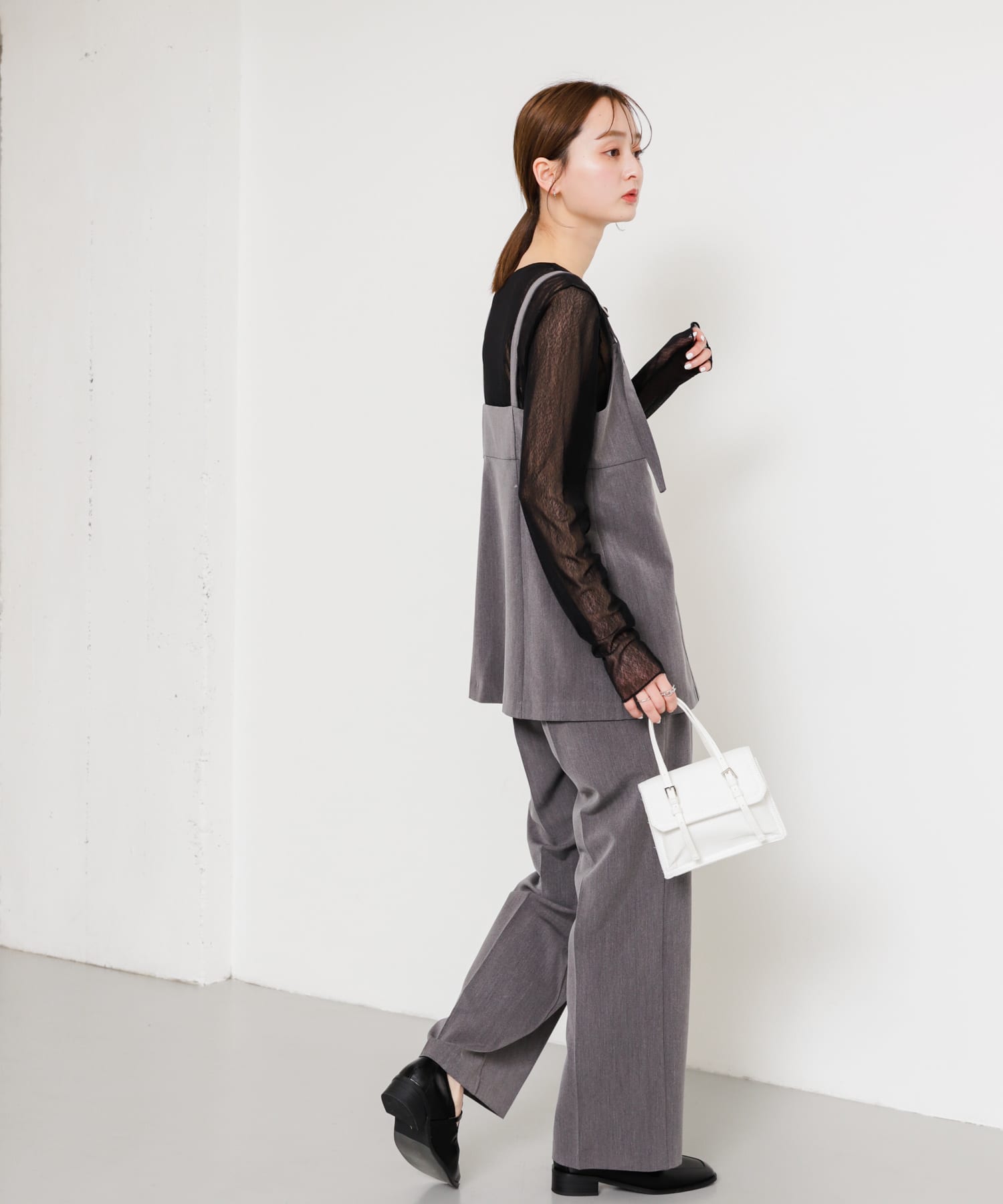 GRAY
