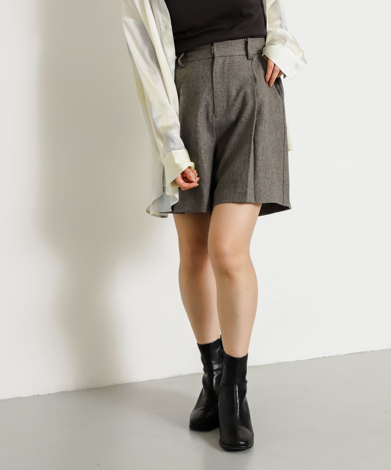 GRAY