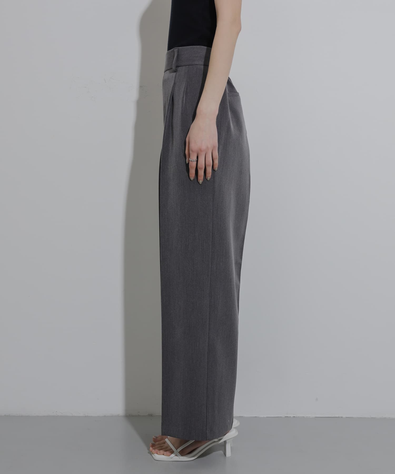 GRAY
