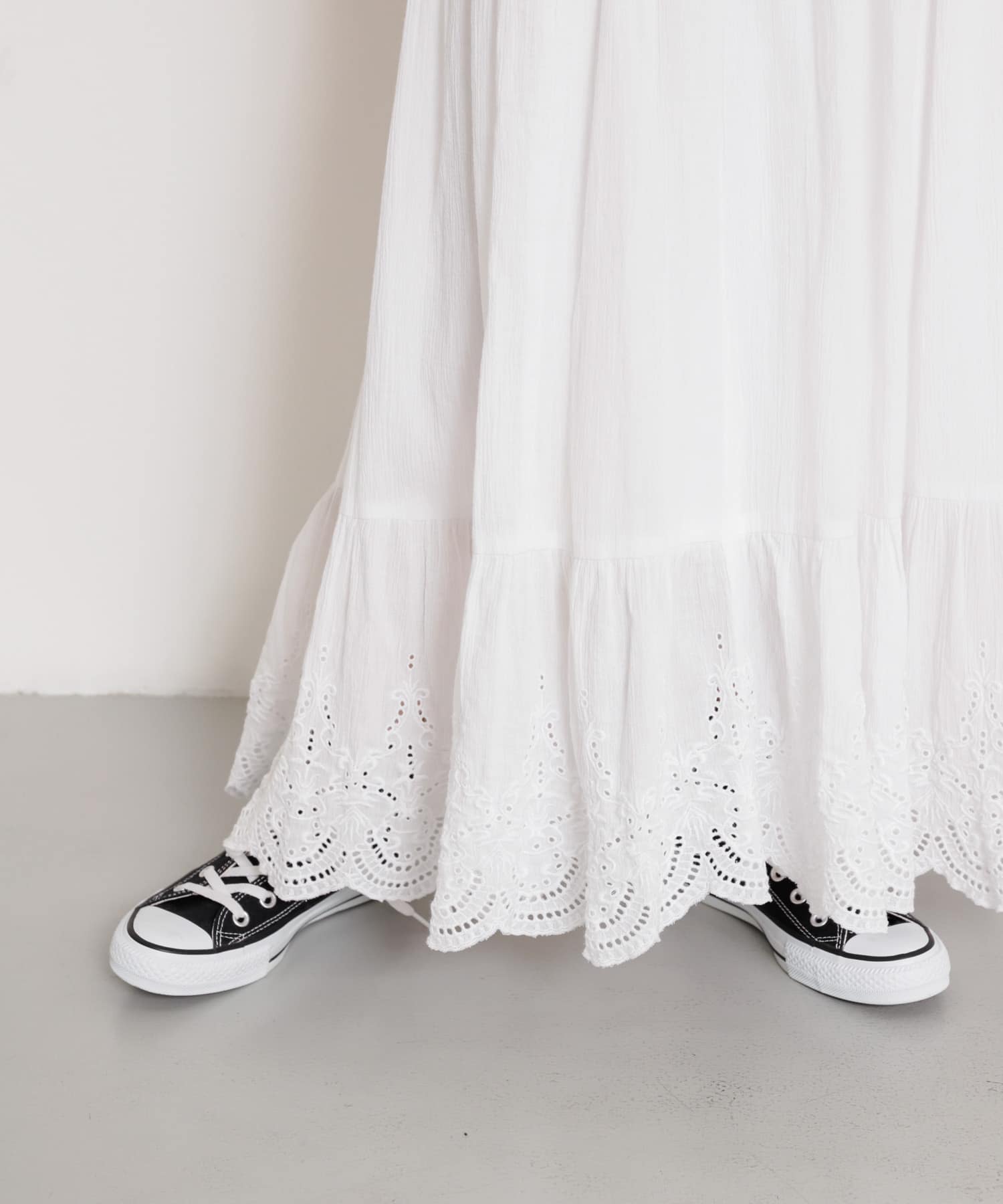 OFF WHITE