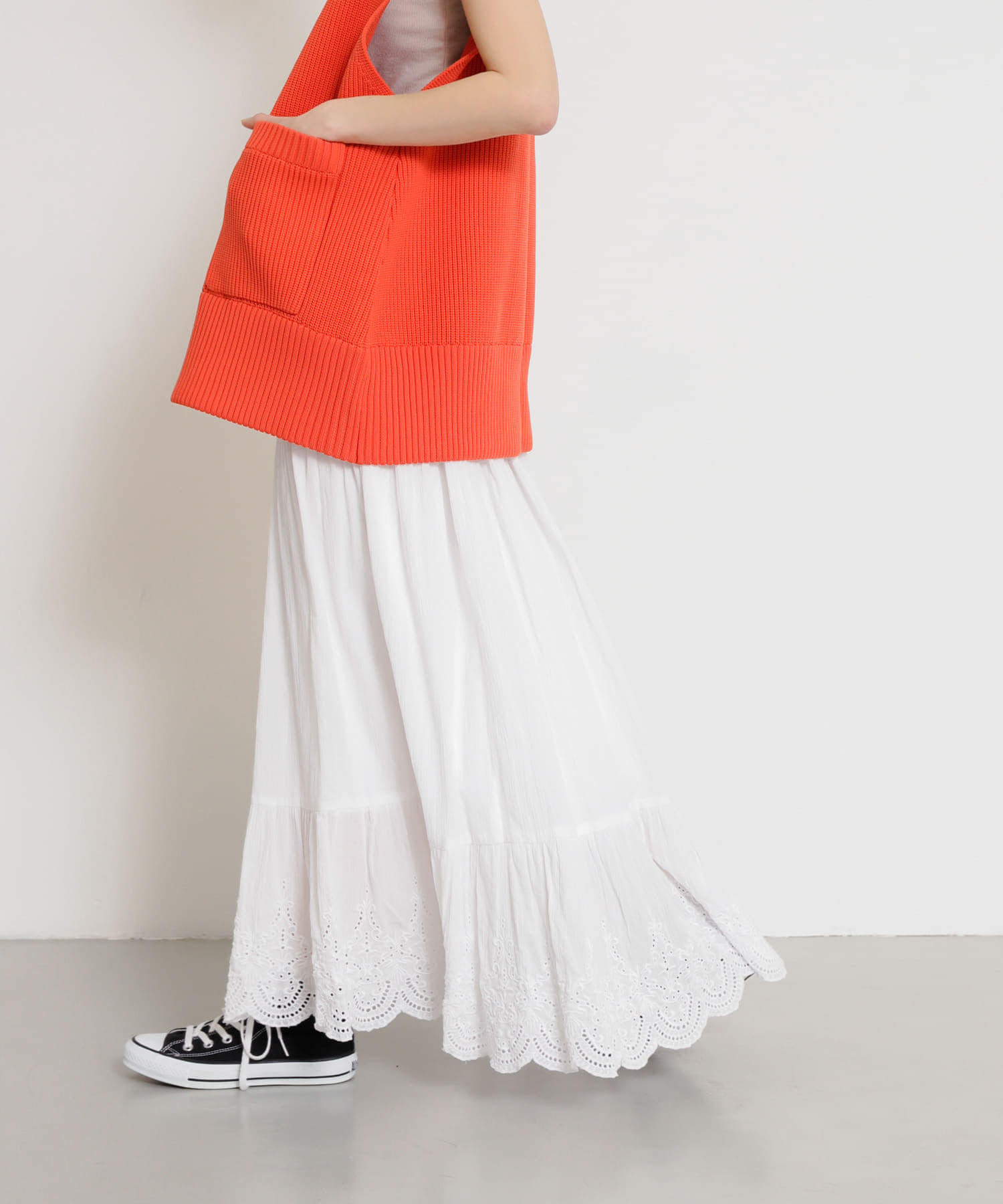 OFF WHITE