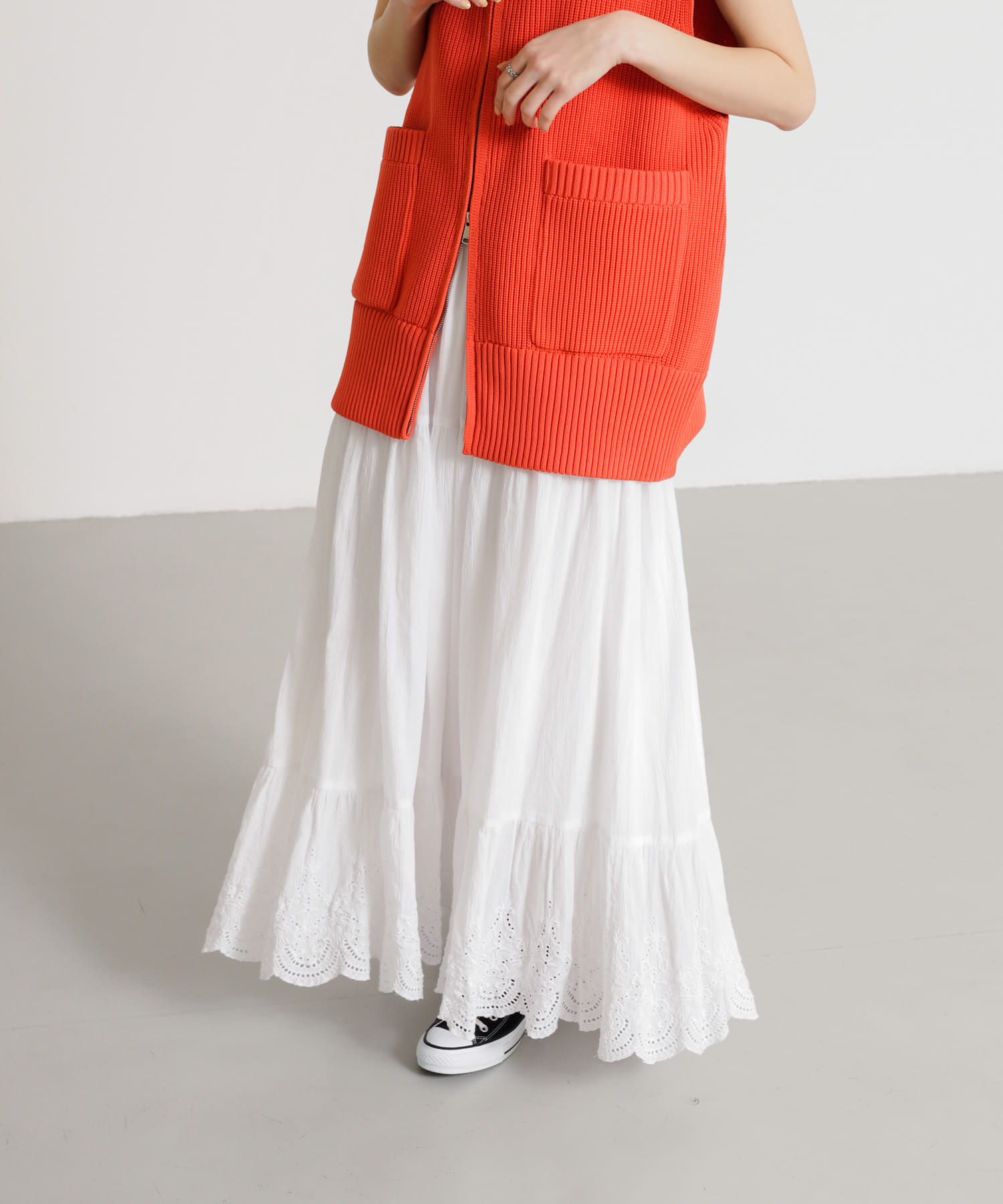 OFF WHITE