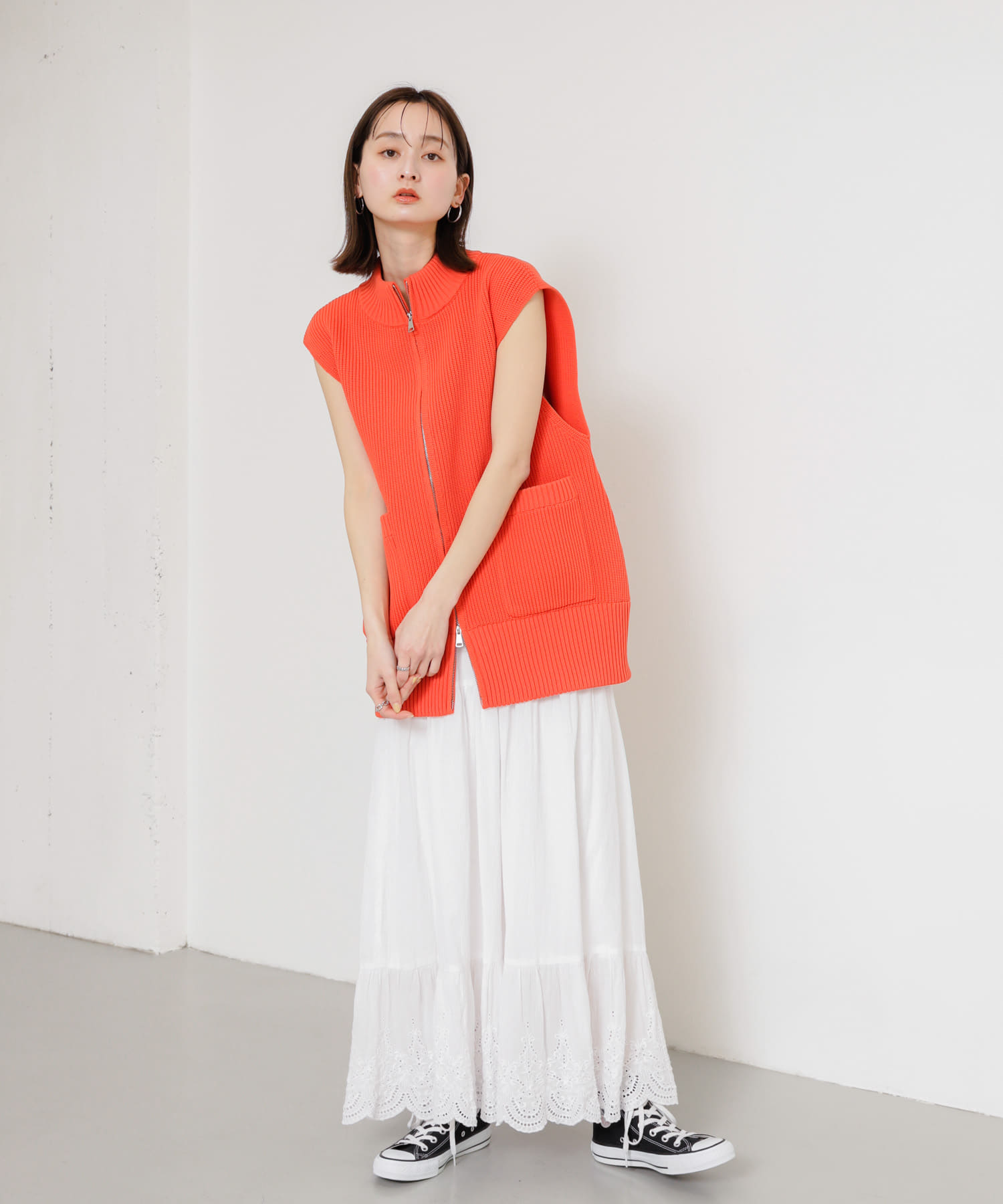 OFF WHITE
