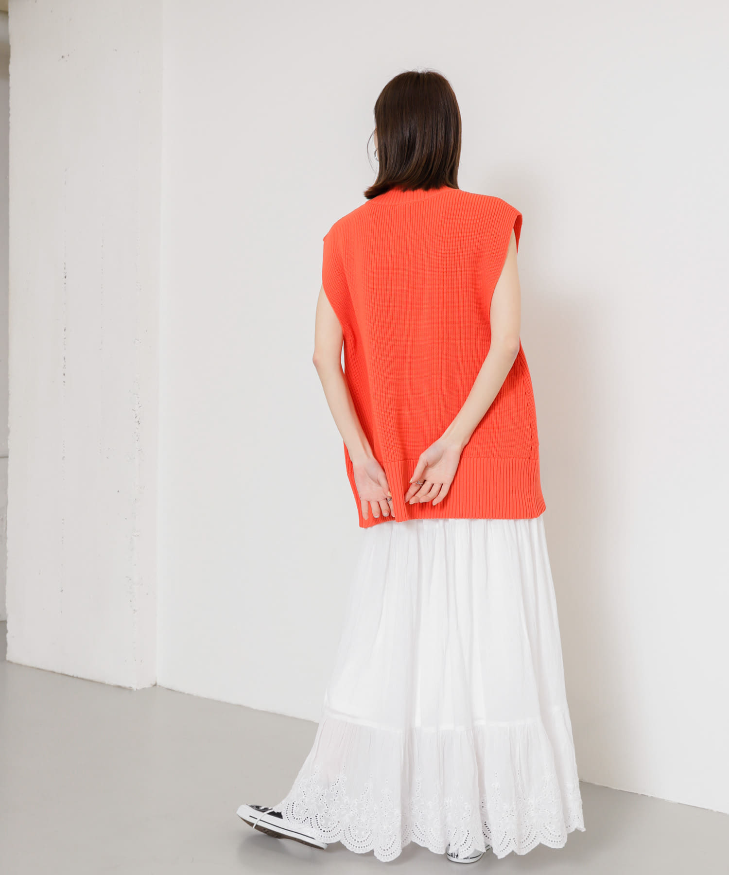 OFF WHITE