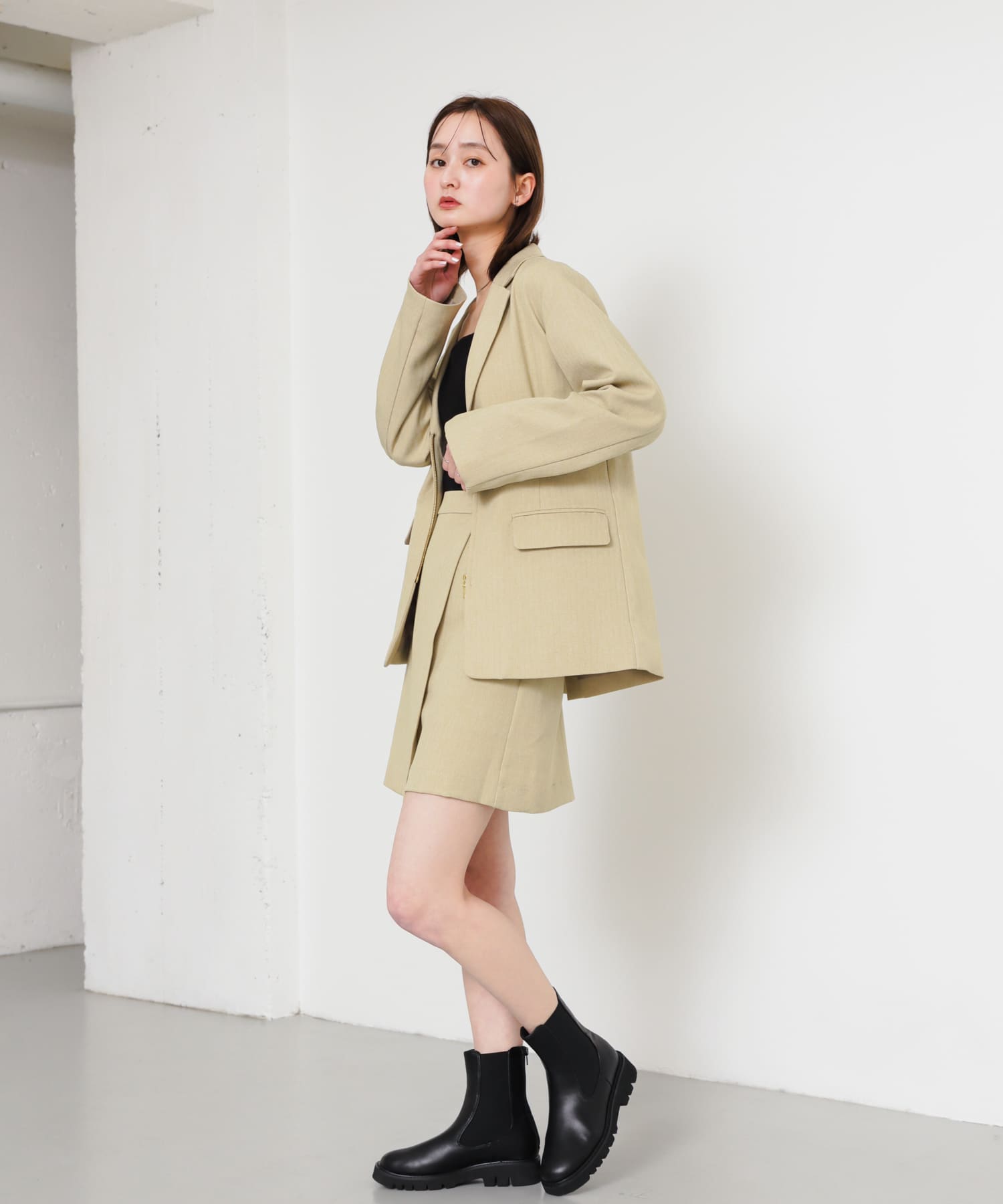 BEIGE