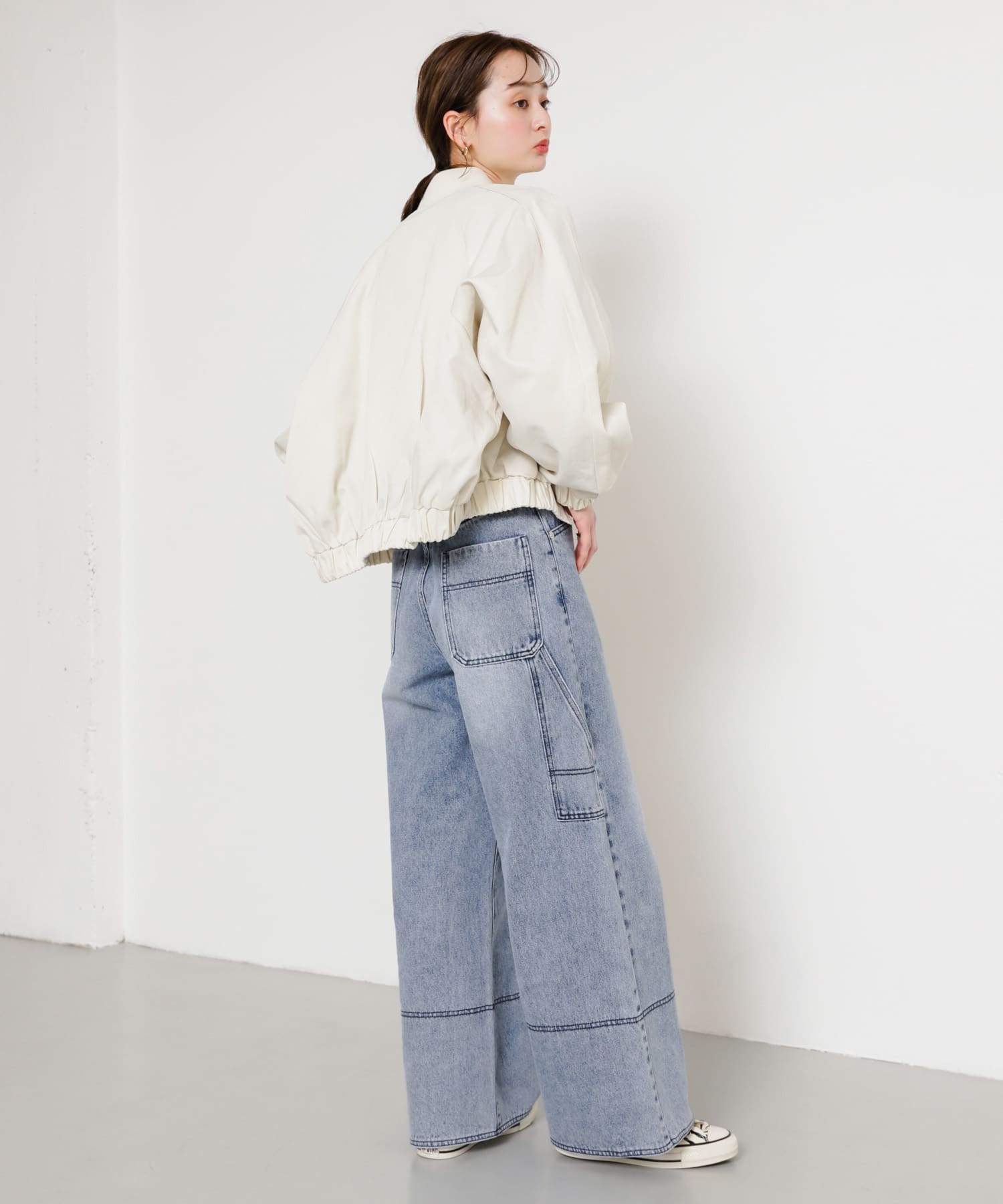 OFF WHITE