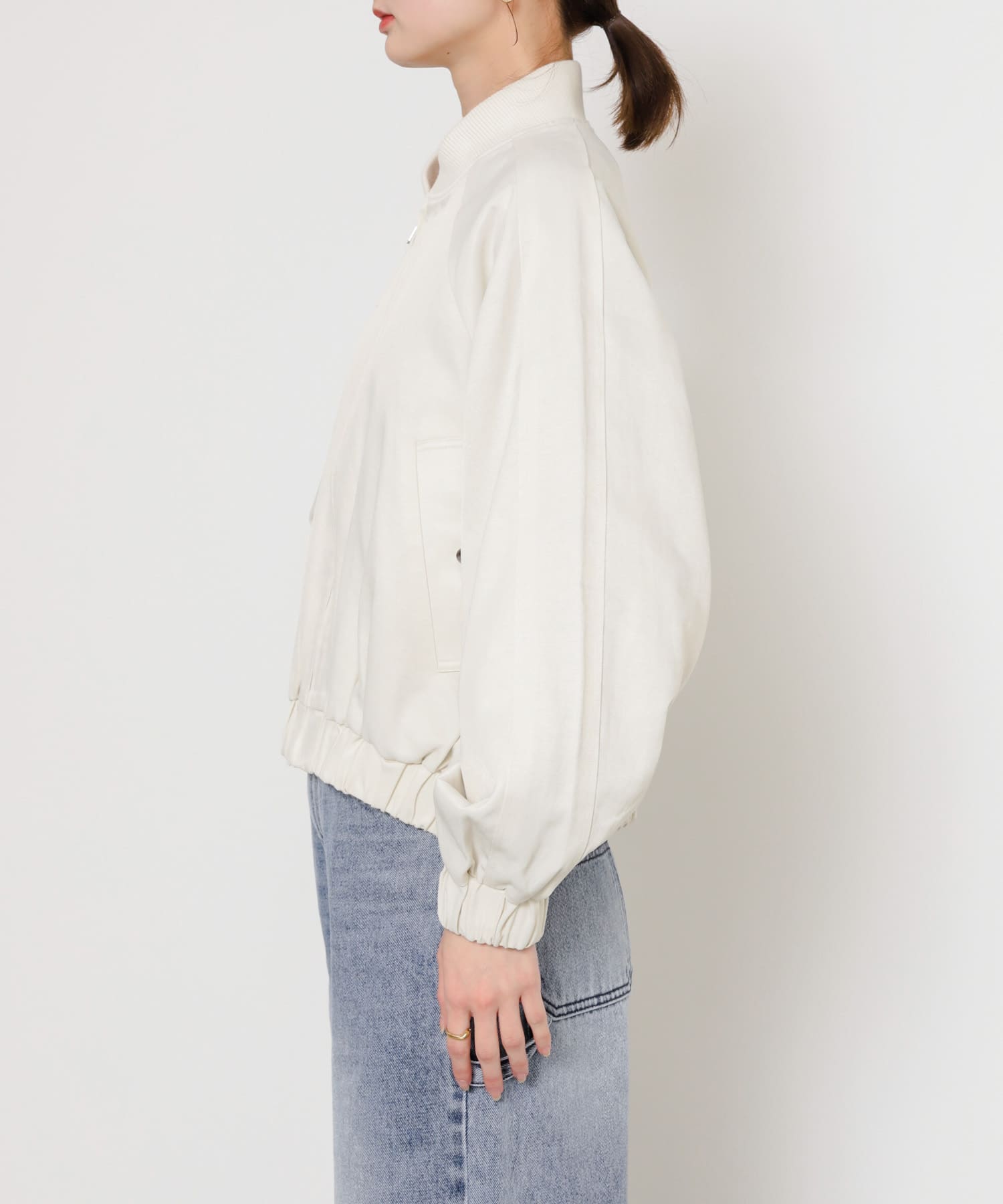 OFF WHITE