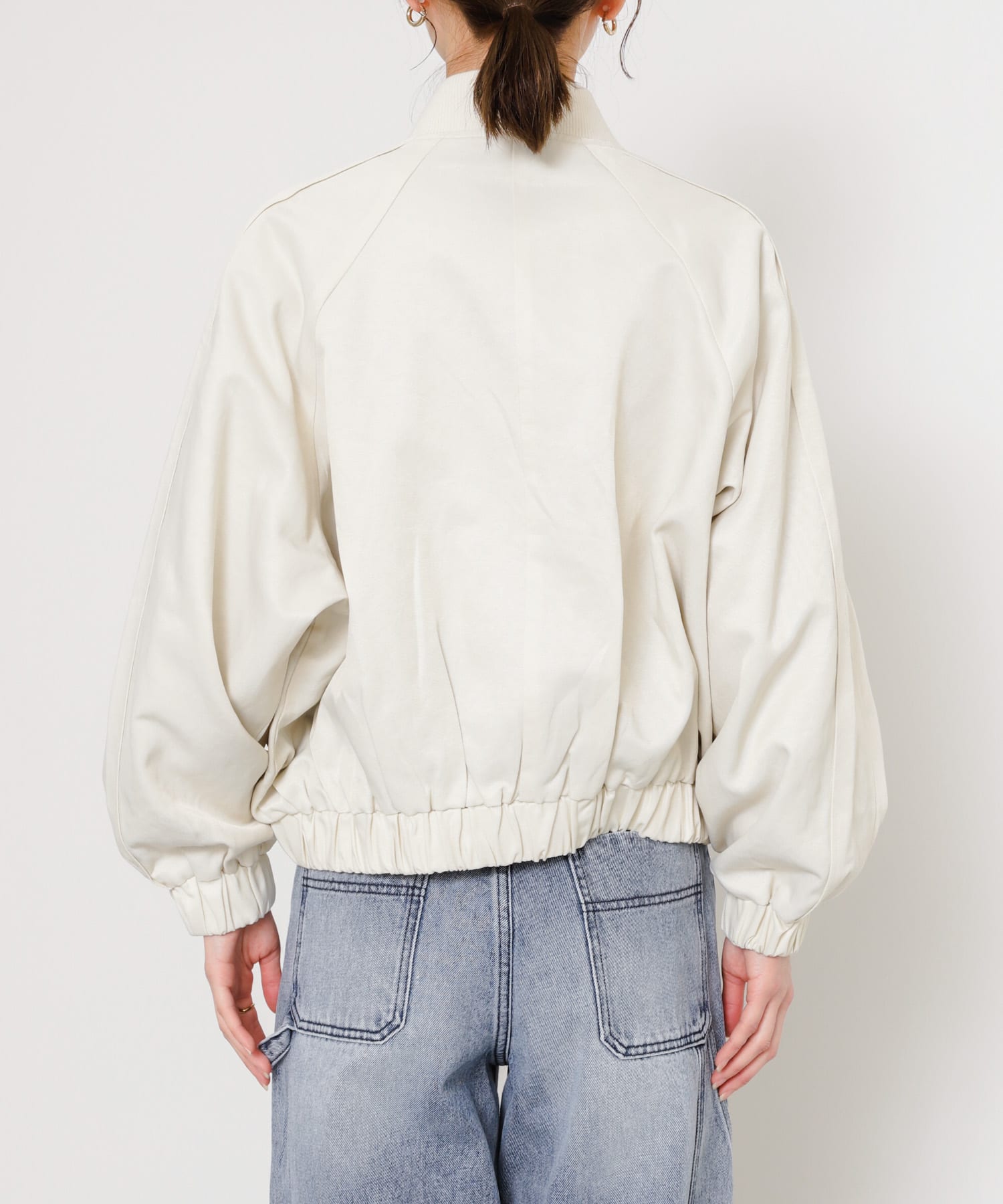OFF WHITE