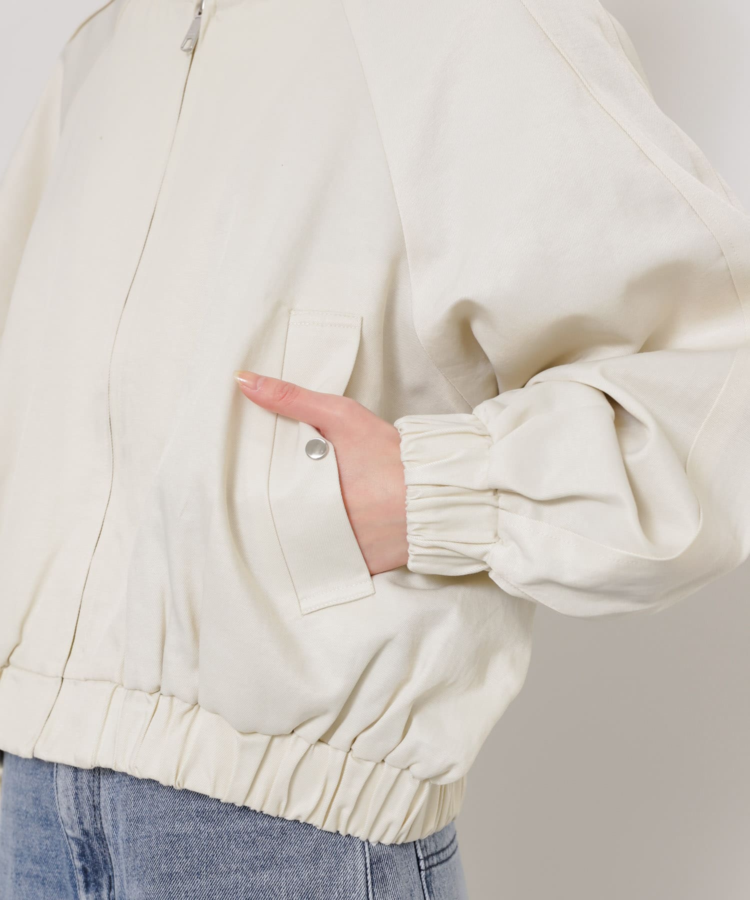 OFF WHITE