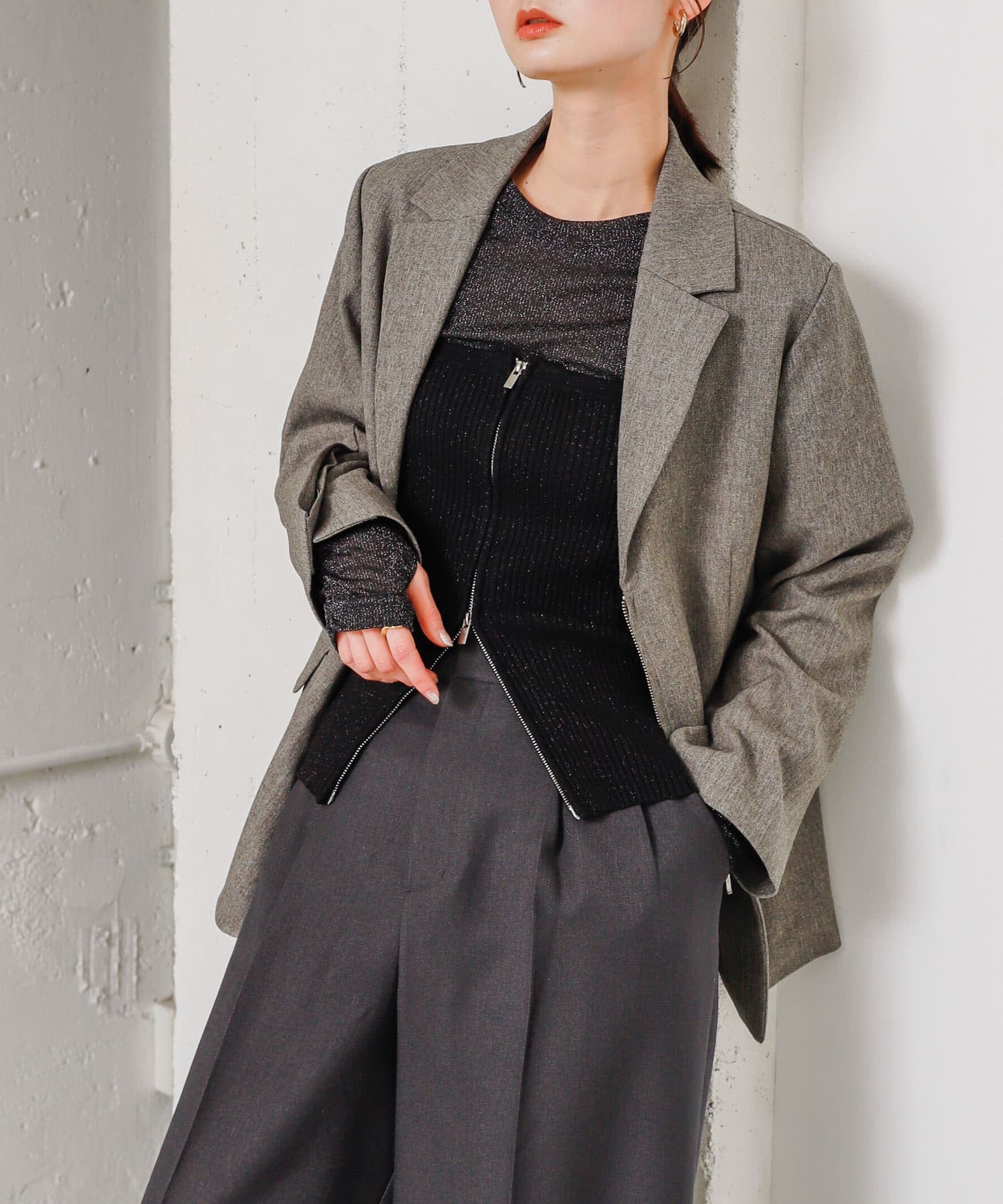 GRAY