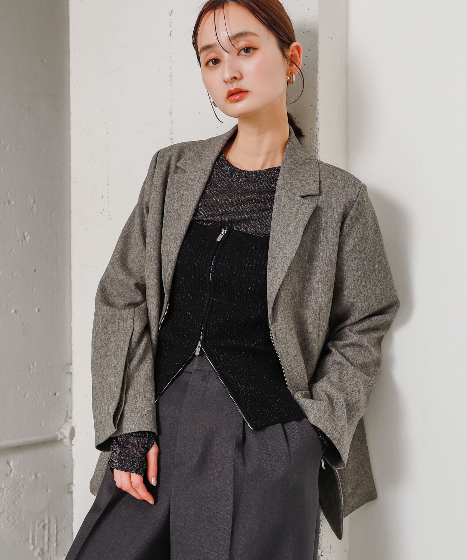 GRAY