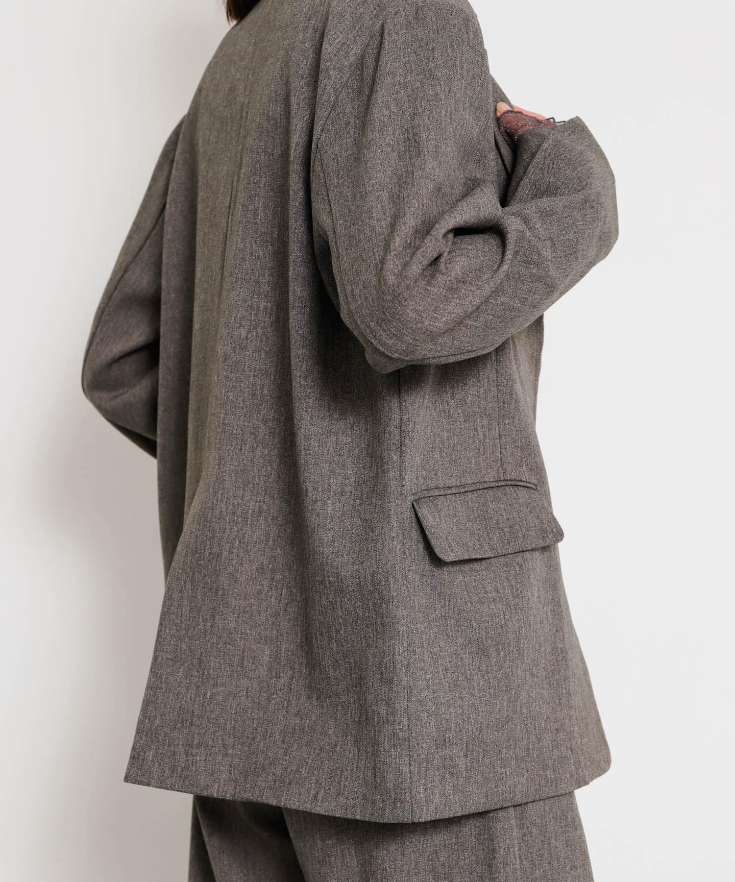 GRAY