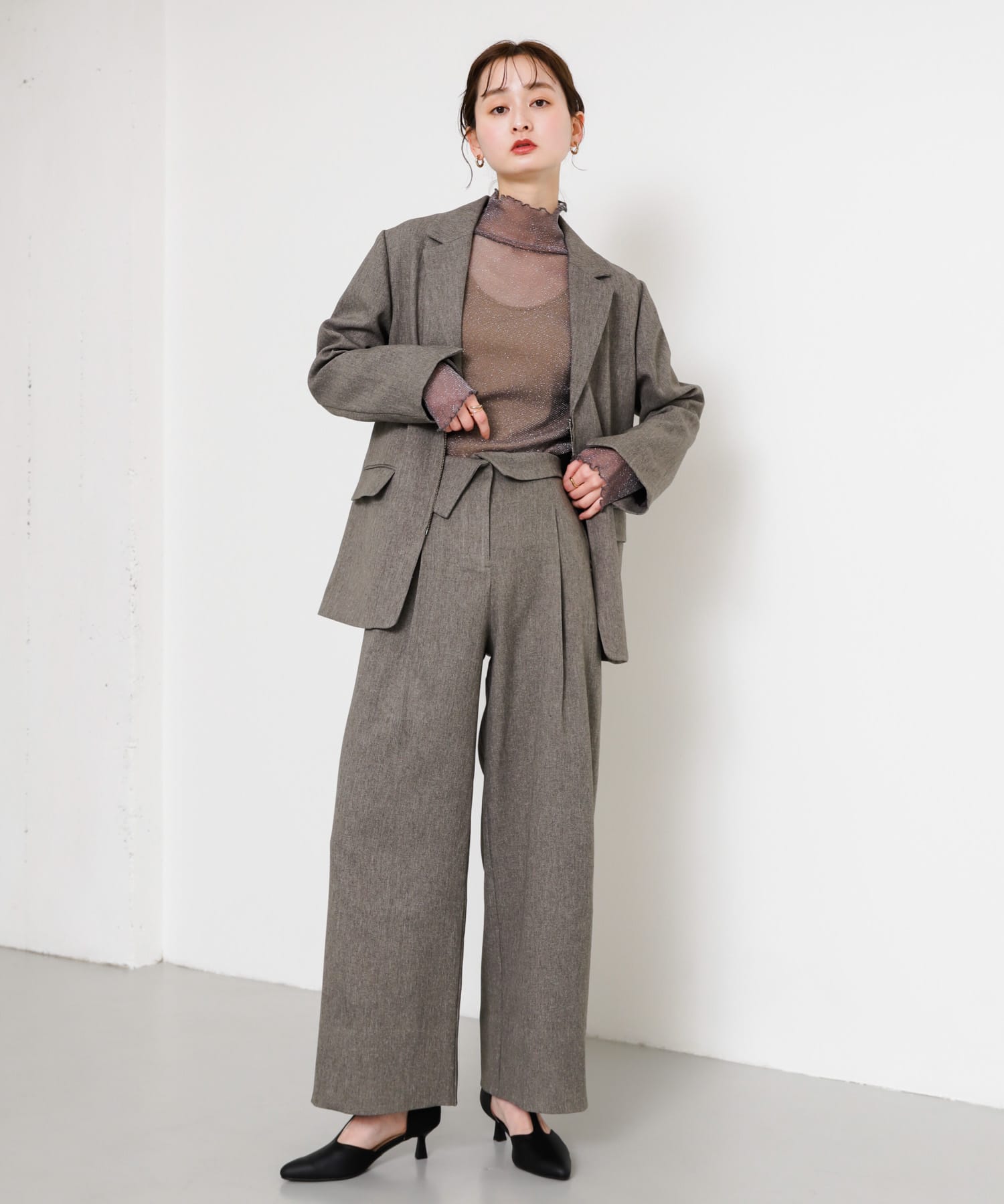 GRAY