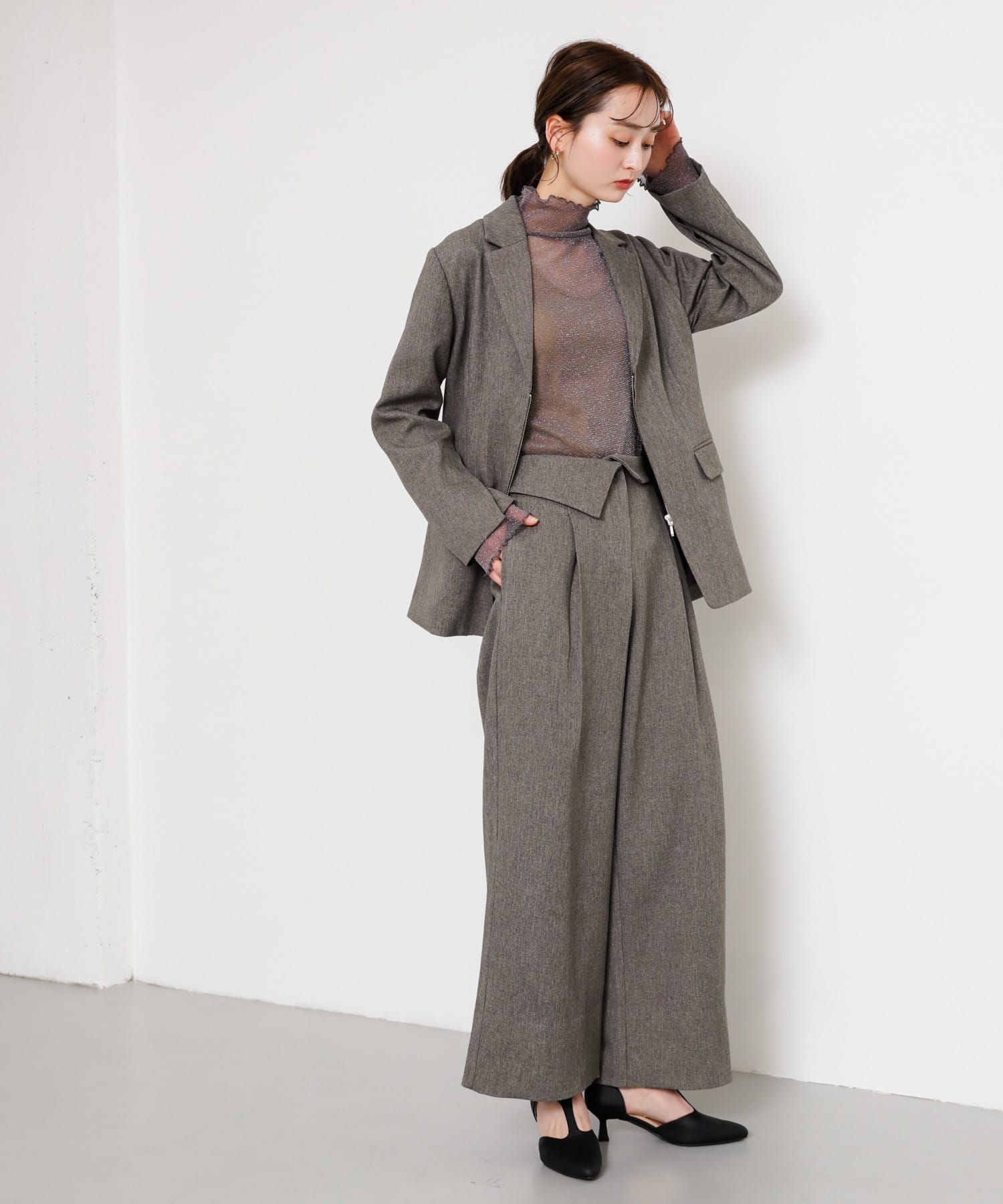 GRAY