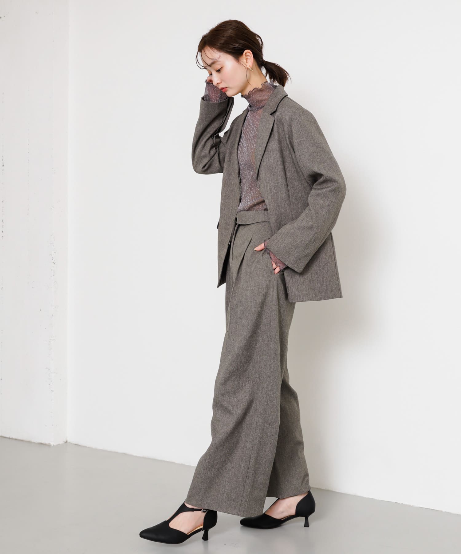 GRAY