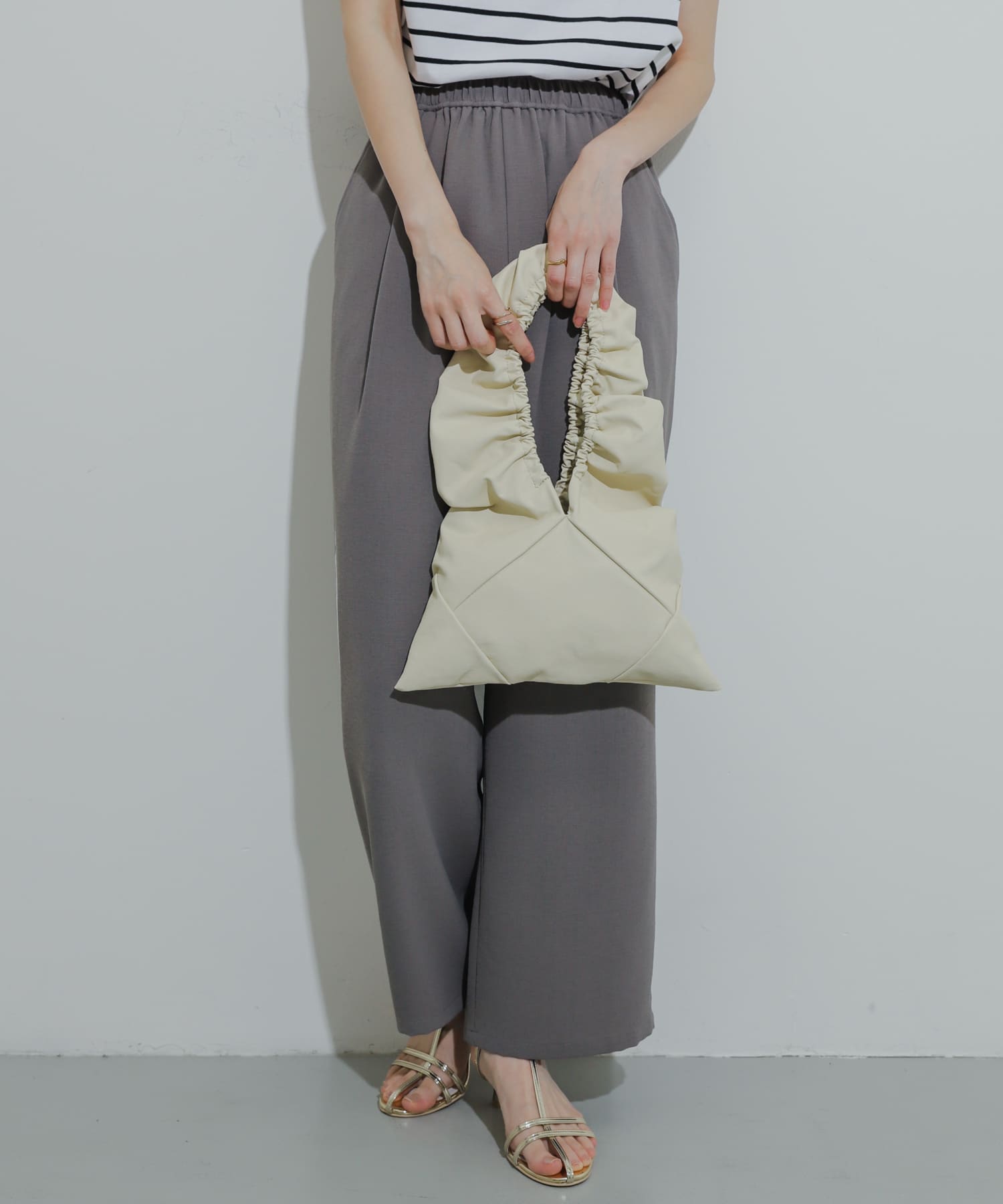 ギャザーハンドバッグ IVORY one