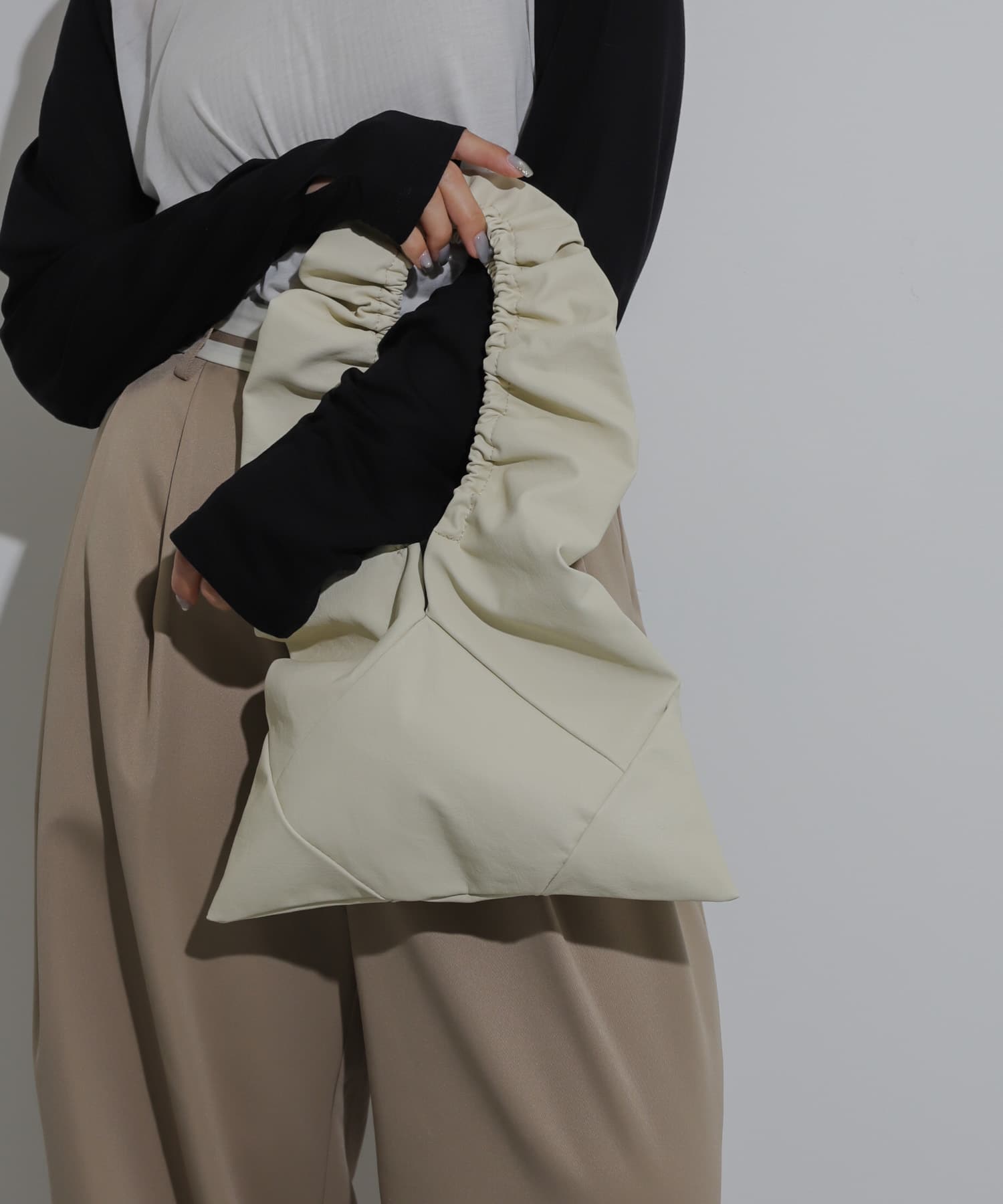 ギャザーハンドバッグ IVORY one