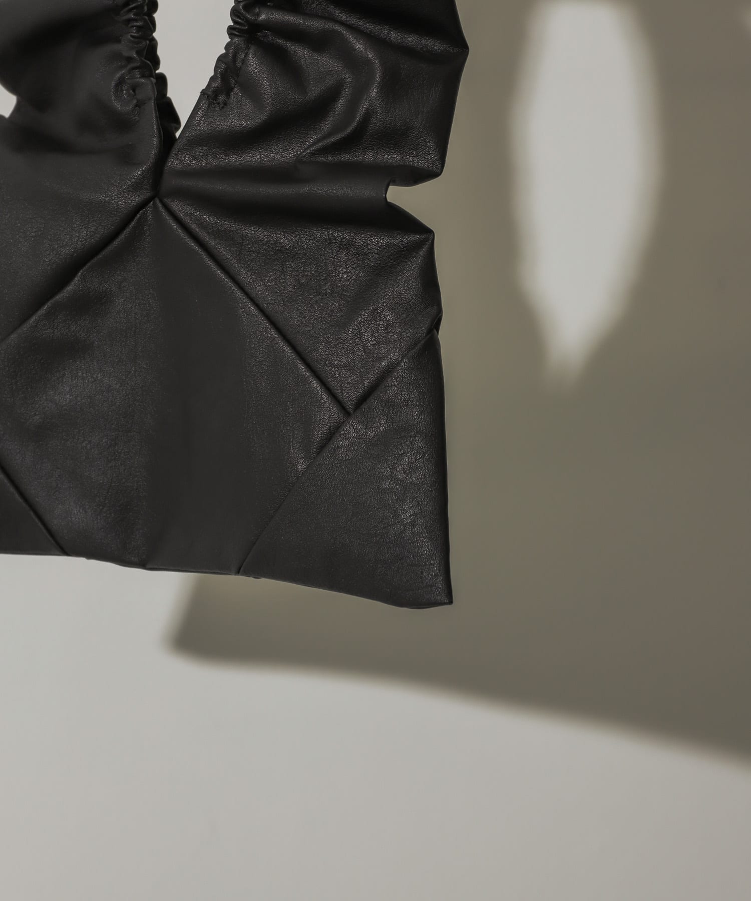 ギャザーハンドバッグ BLACK one