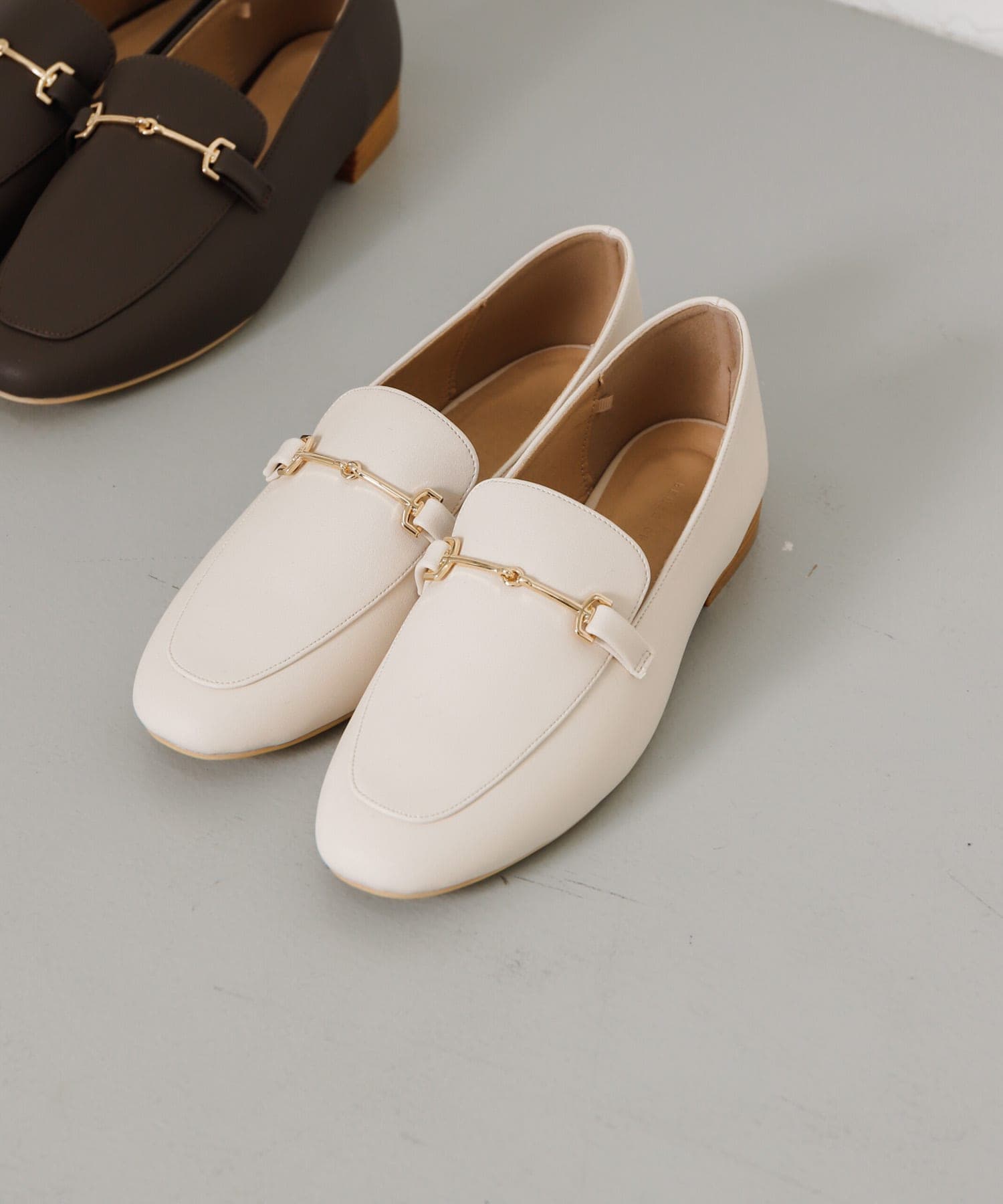 フェイクレザービットローファー IVORY L