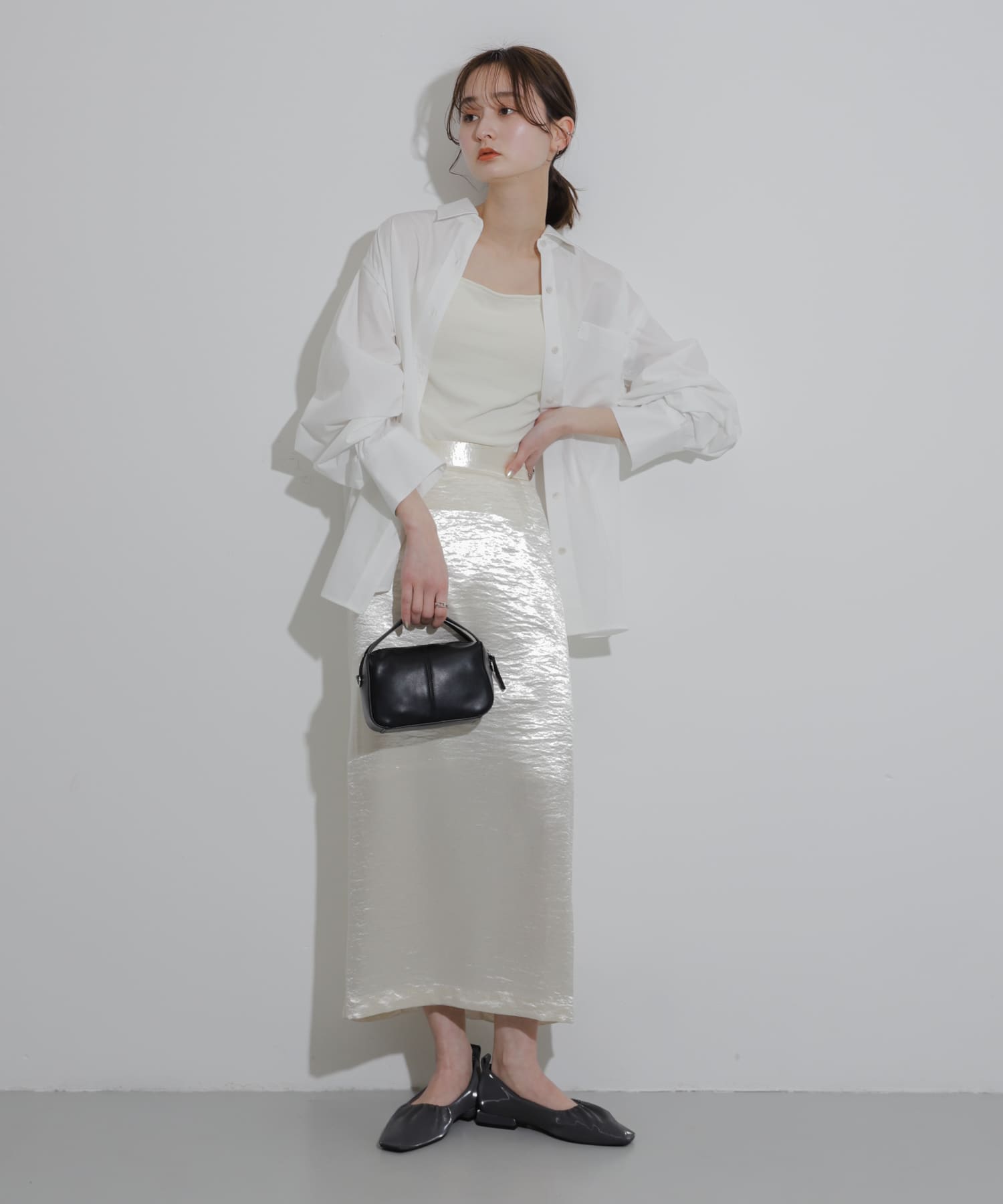 シャイニーギャザーフラットシューズ CHARCOAL S