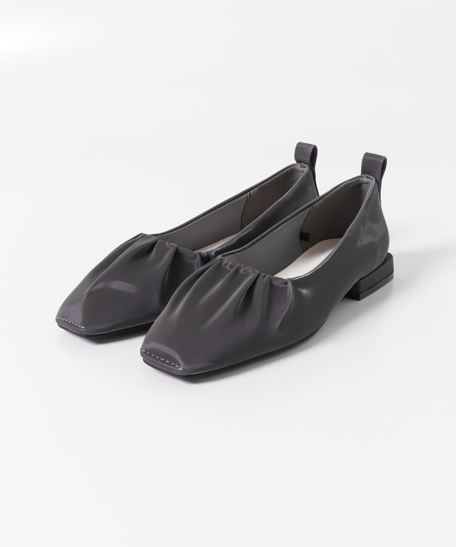 シャイニーギャザーフラットシューズ CHARCOAL S