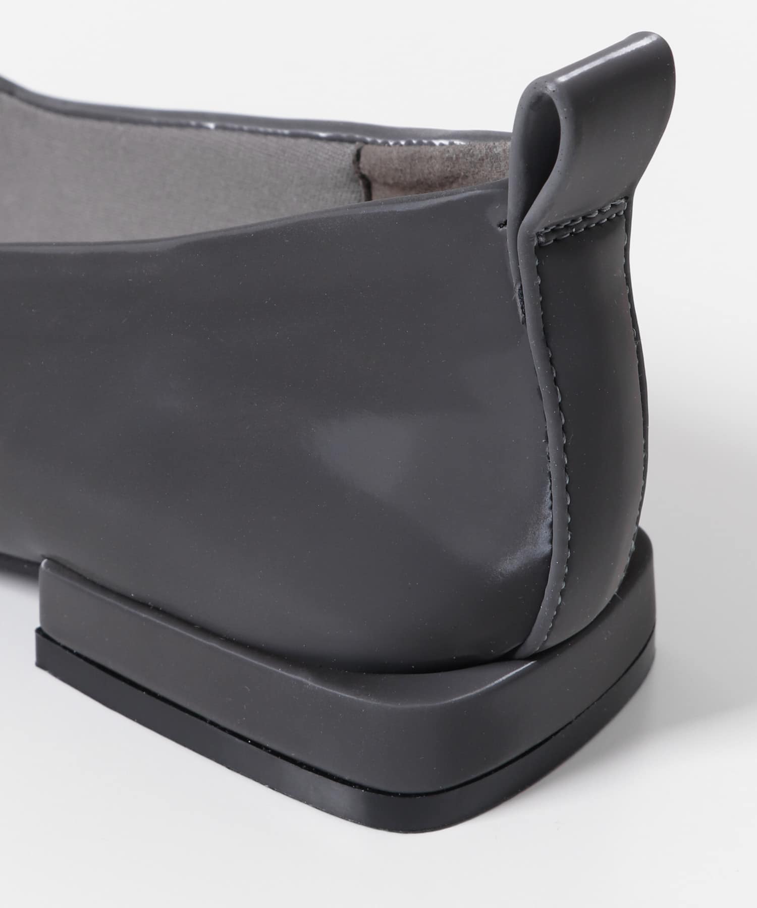シャイニーギャザーフラットシューズ CHARCOAL S