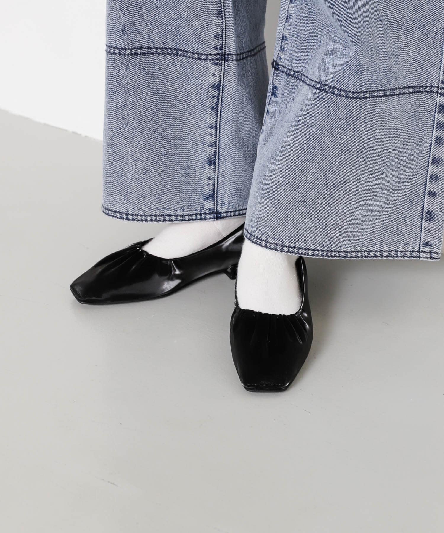 シャイニーギャザーフラットシューズ