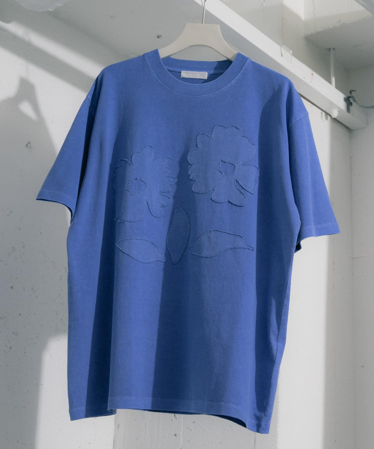 『ユニセックス』フェードポップアートフラワーTシャツ(5分袖) ROYAL BLUE M