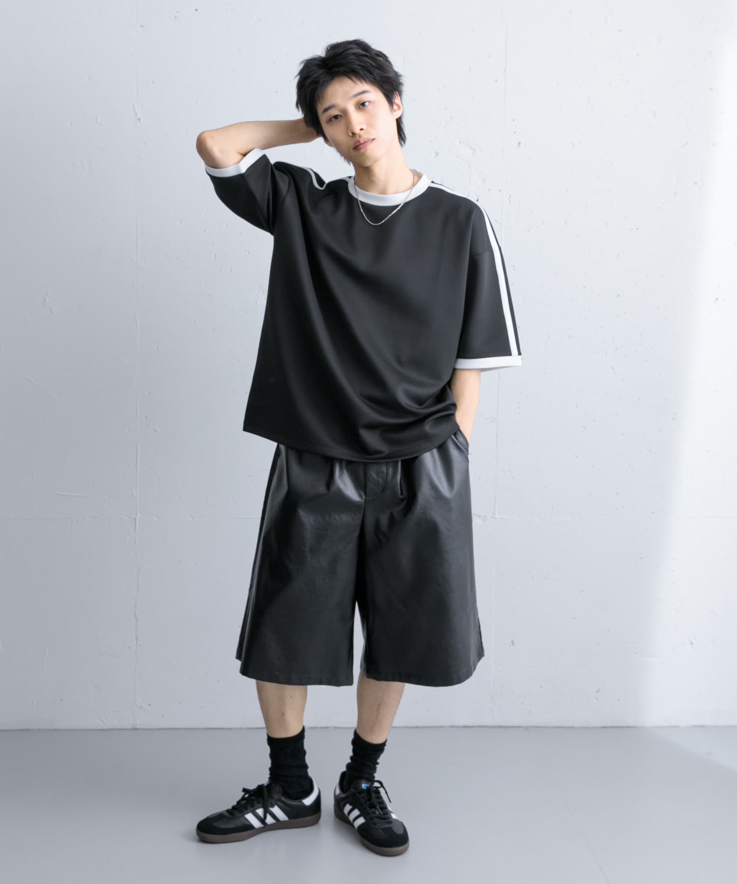 BLK×WHT