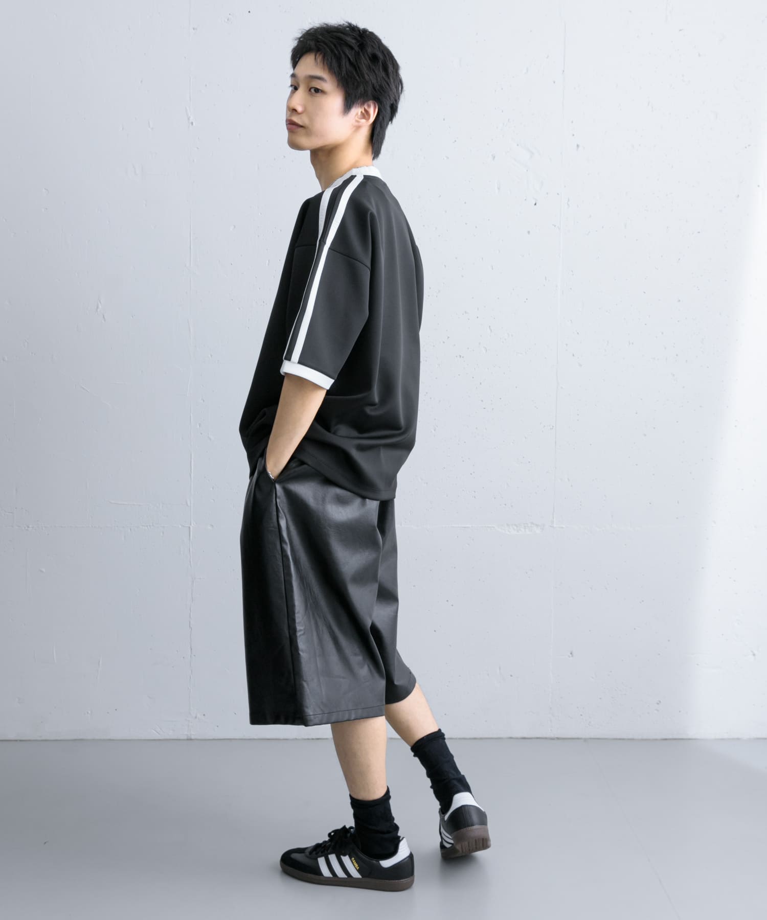 BLK×WHT