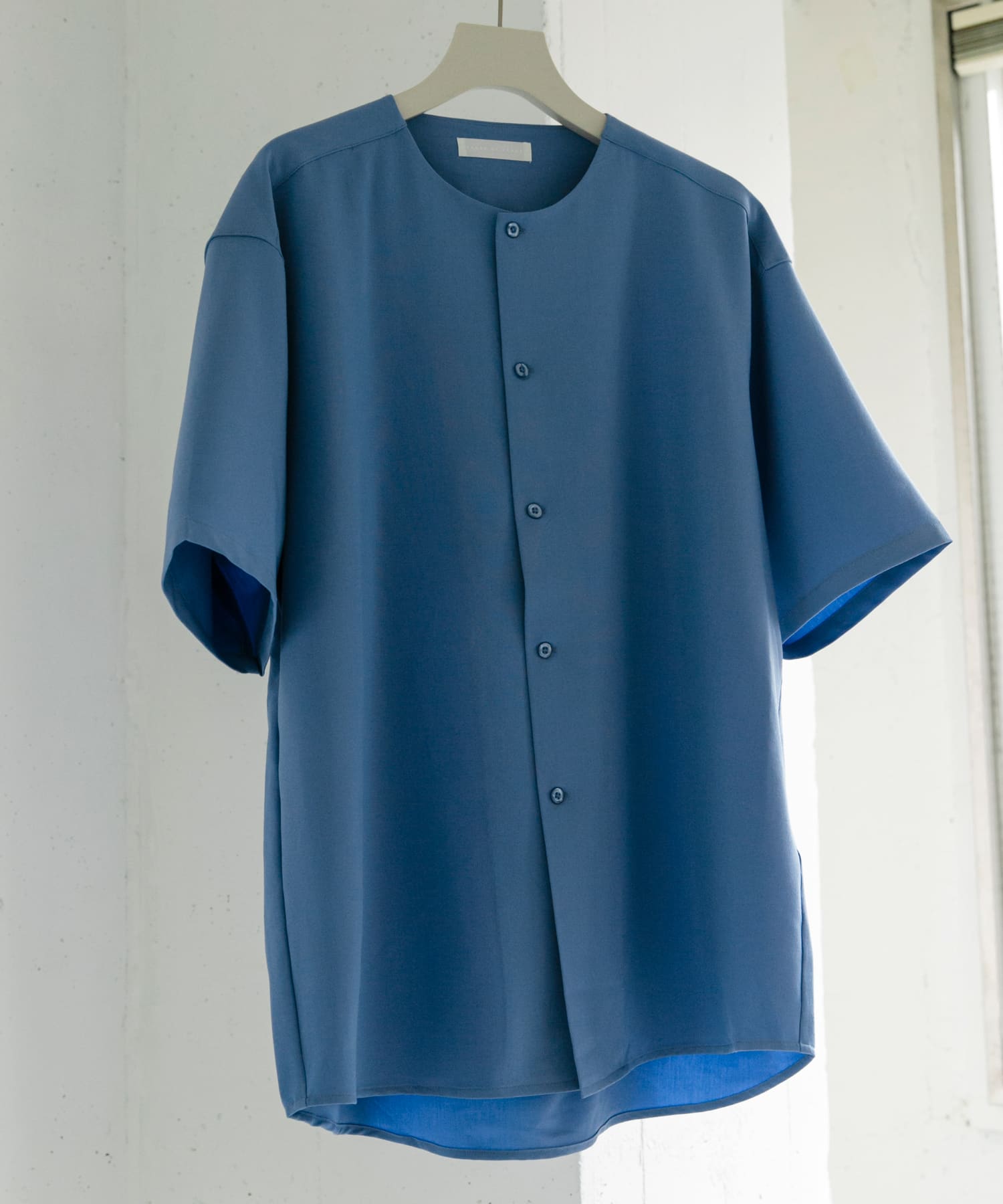 ノーカラーシャツ(5分袖) BLUE M