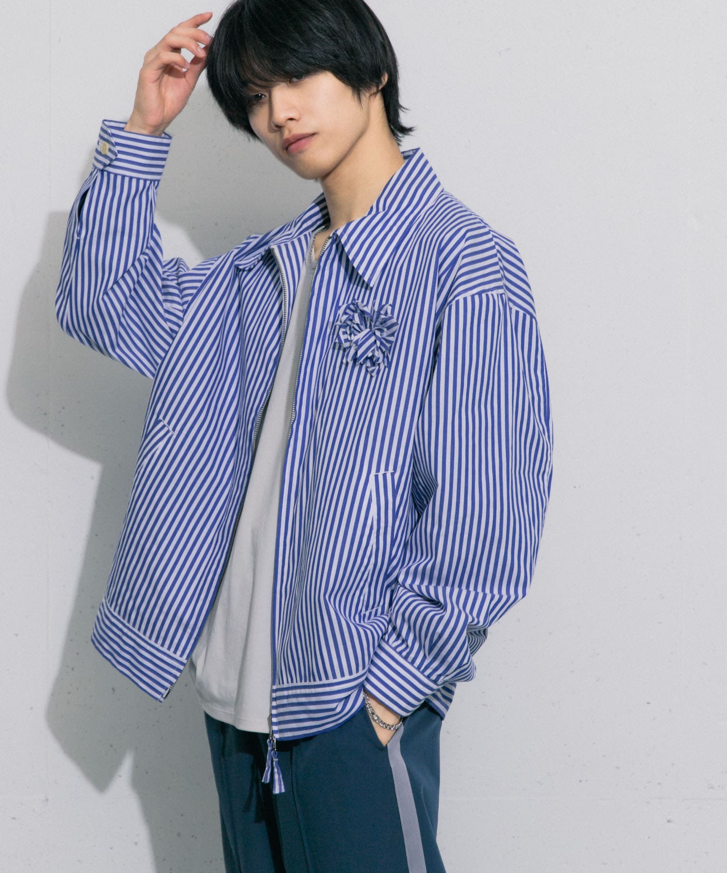WHT×BLU