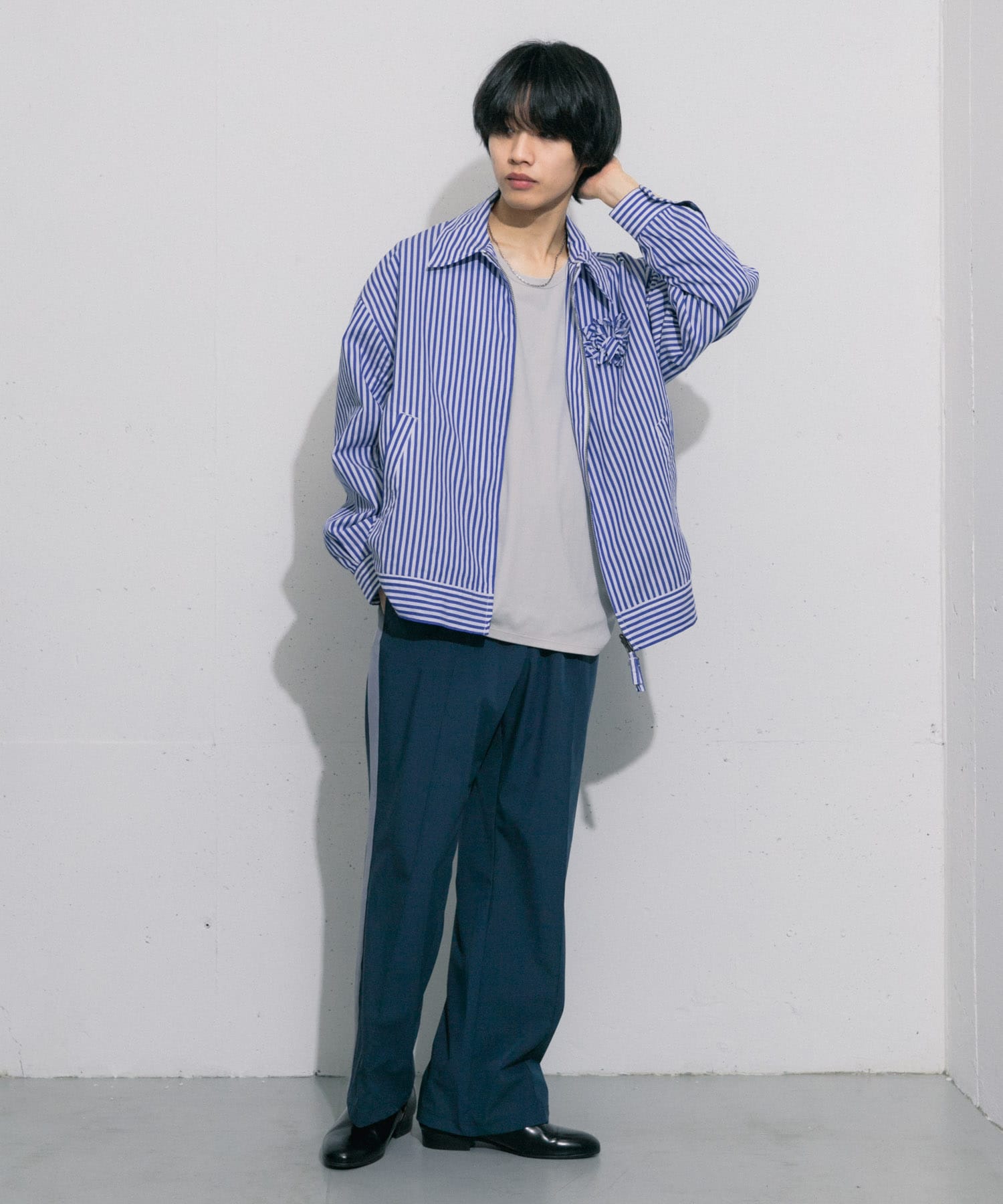 WHT×BLU
