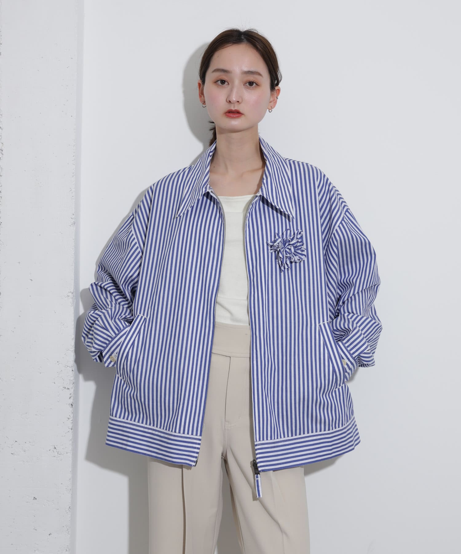 WHT×BLU