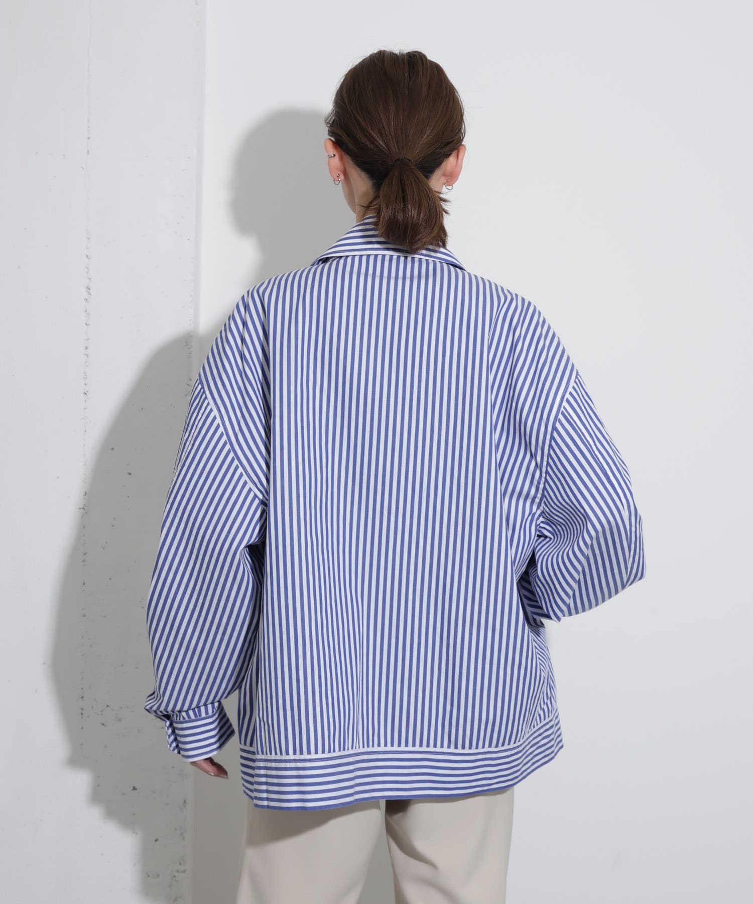 WHT×BLU