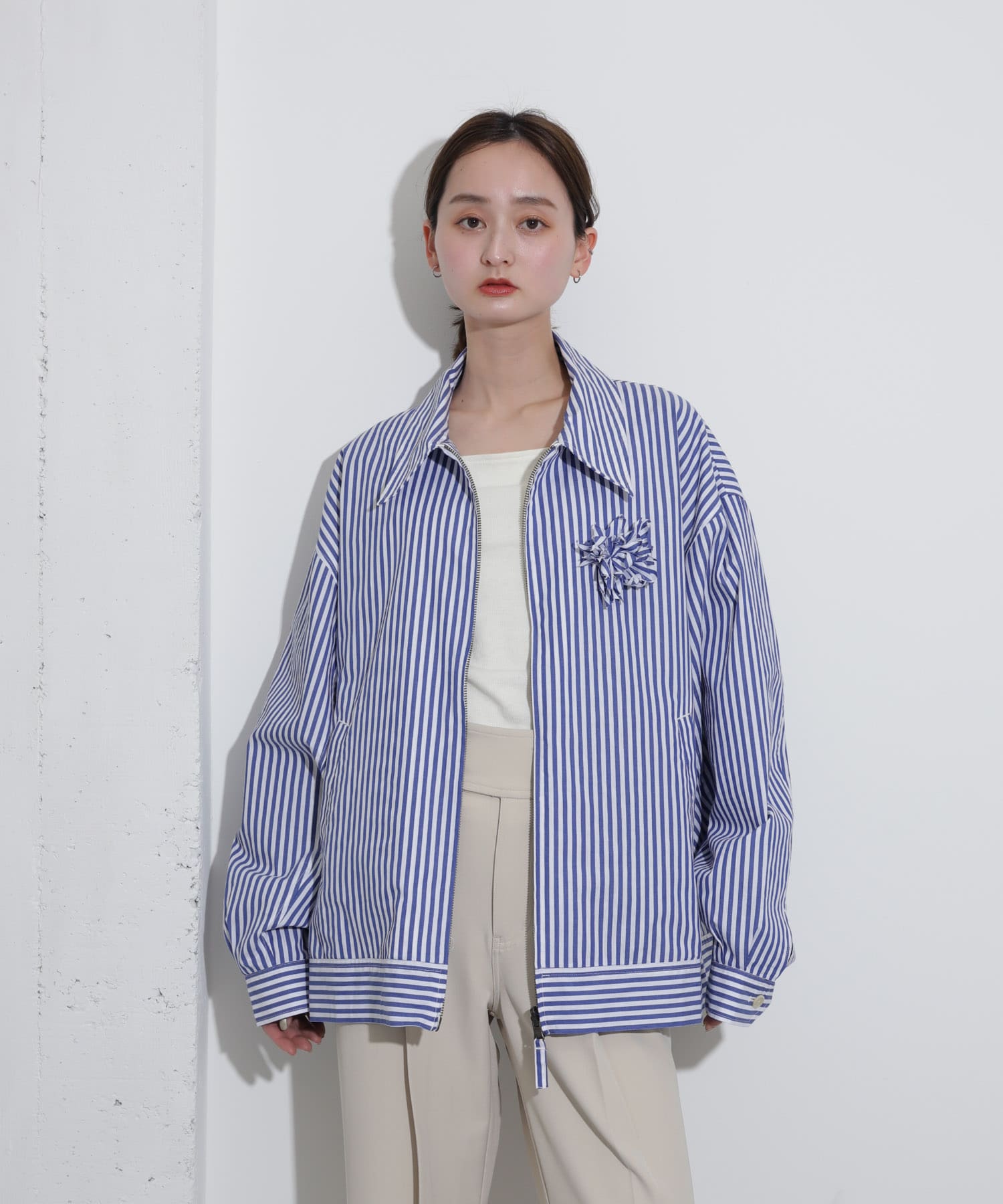 WHT×BLU