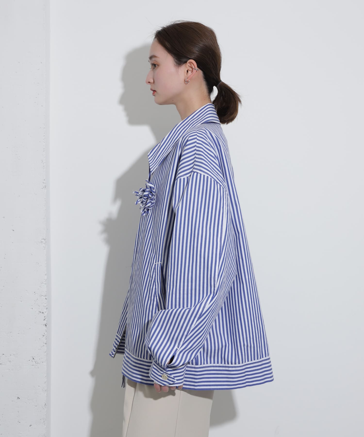 WHT×BLU
