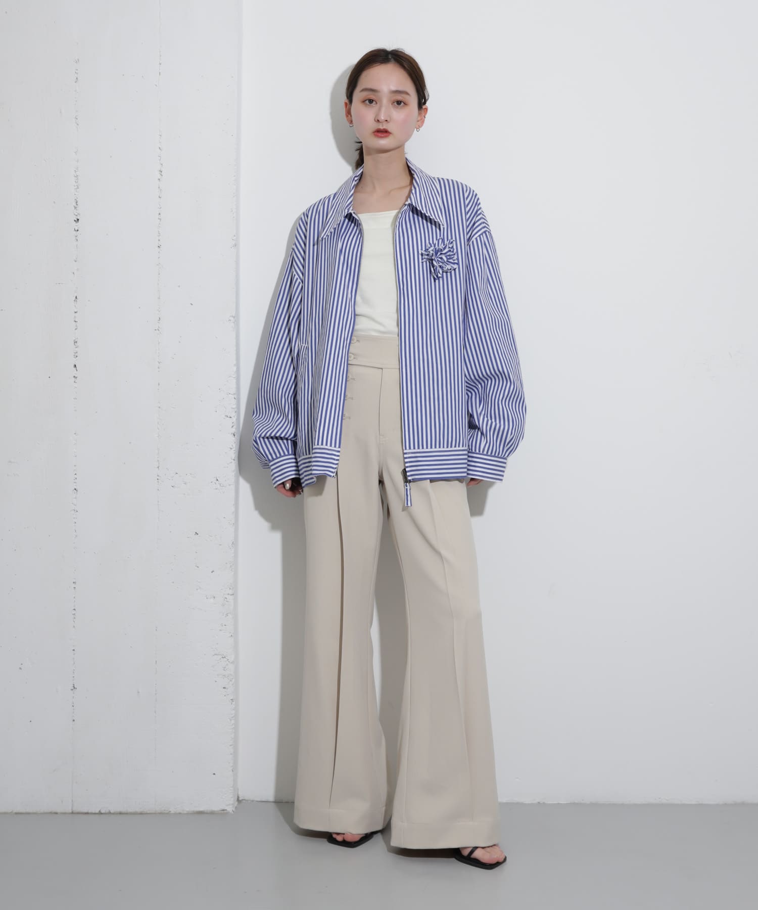 WHT×BLU
