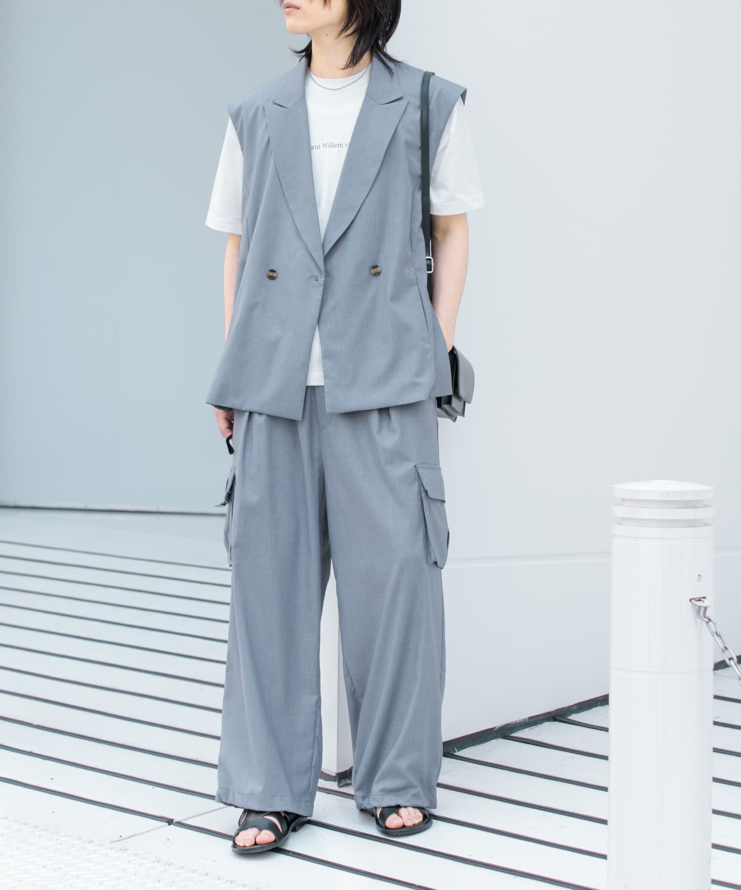 GRAY