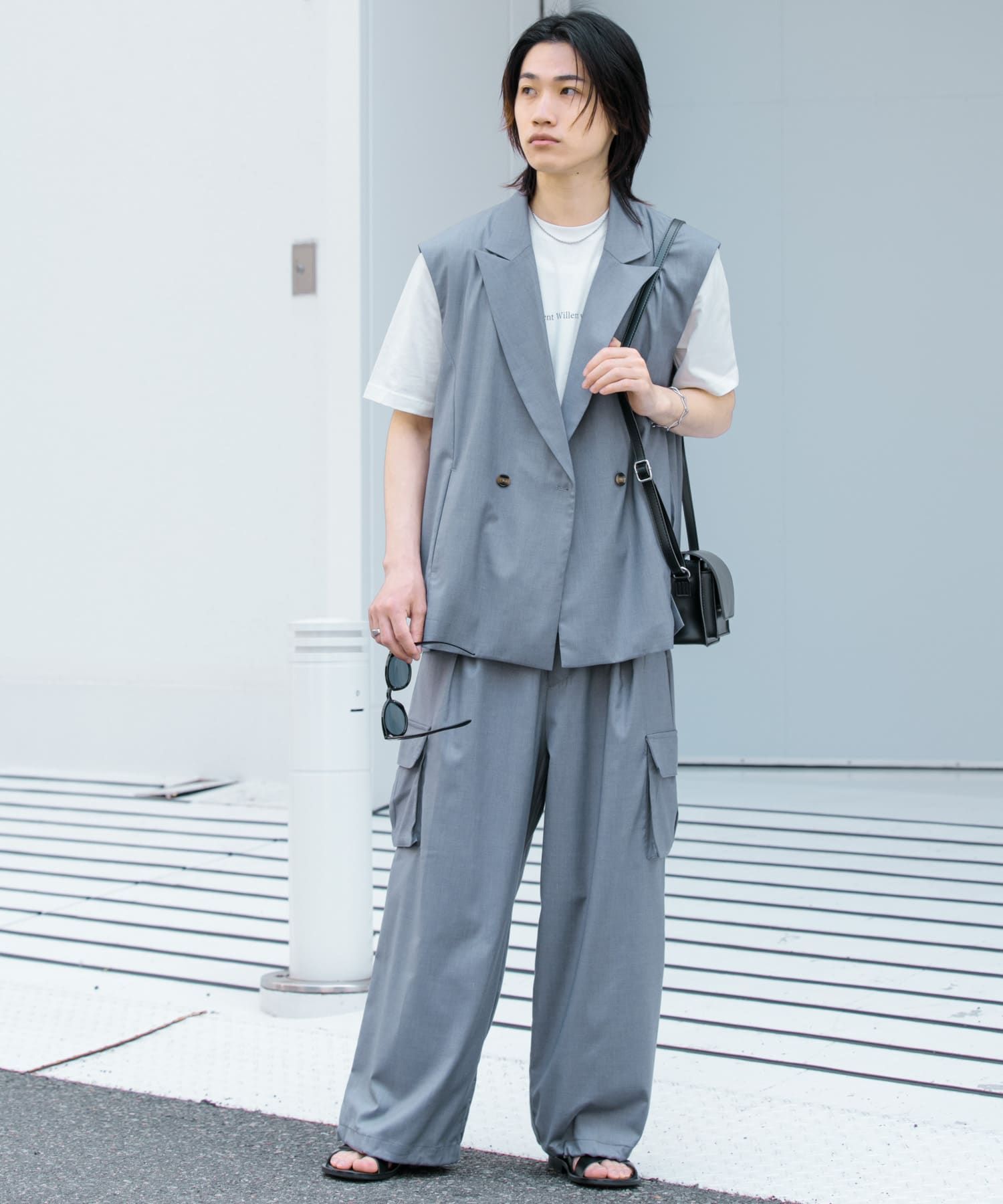 GRAY