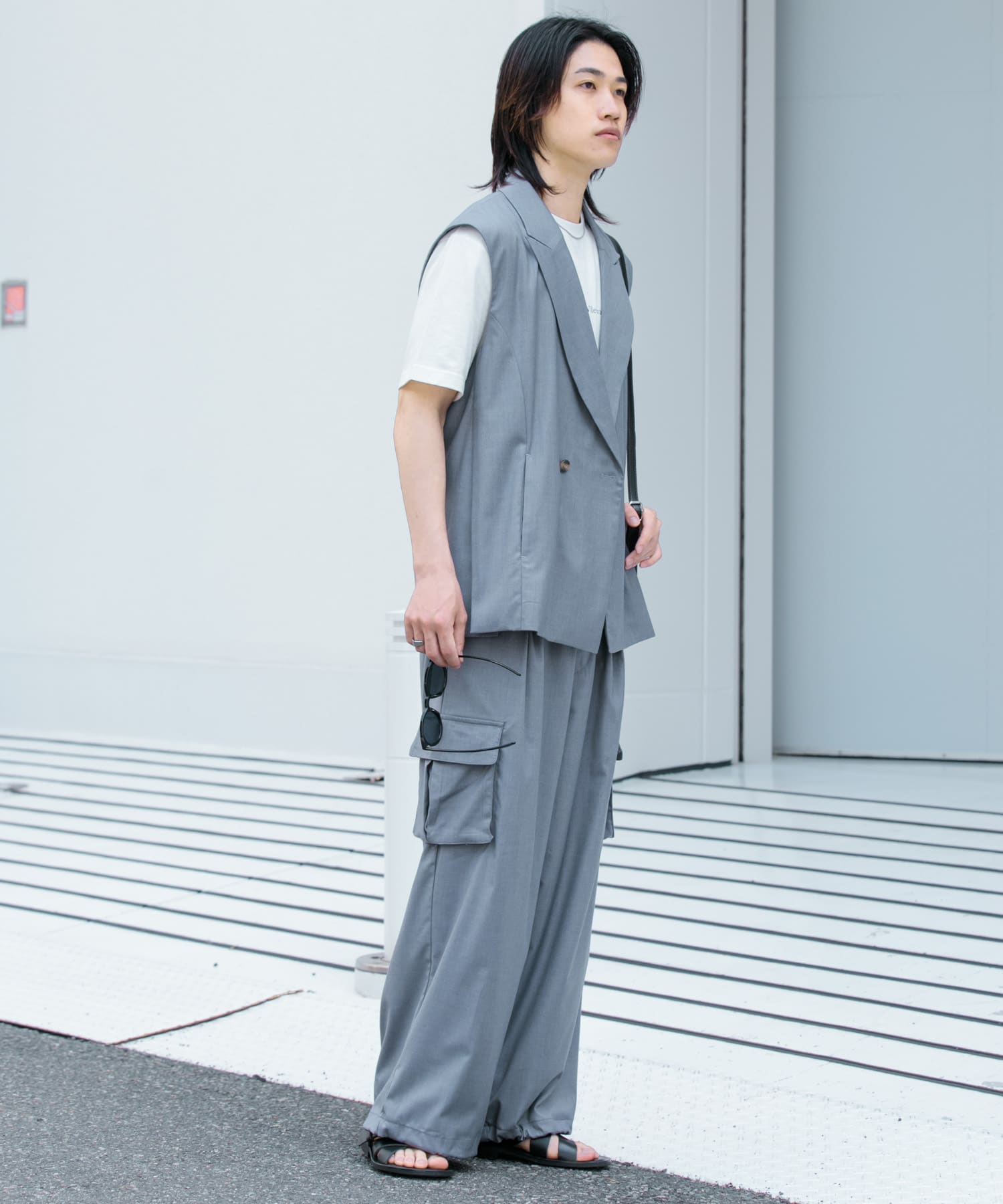GRAY