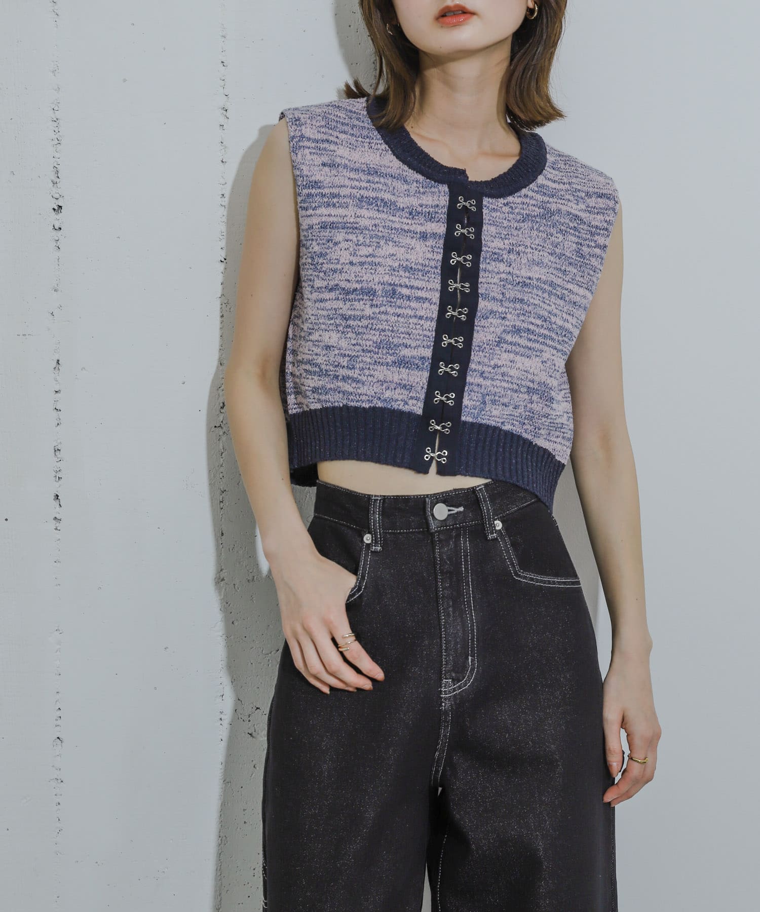 フロントホッククロップドニットトップ