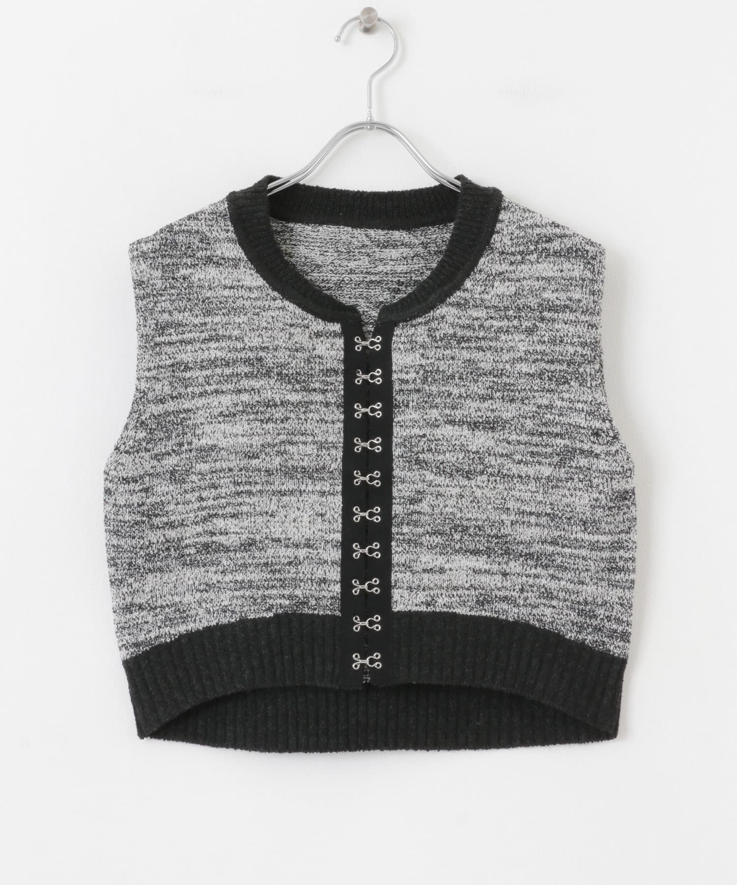 フロントホッククロップドニットトップ BLACK one