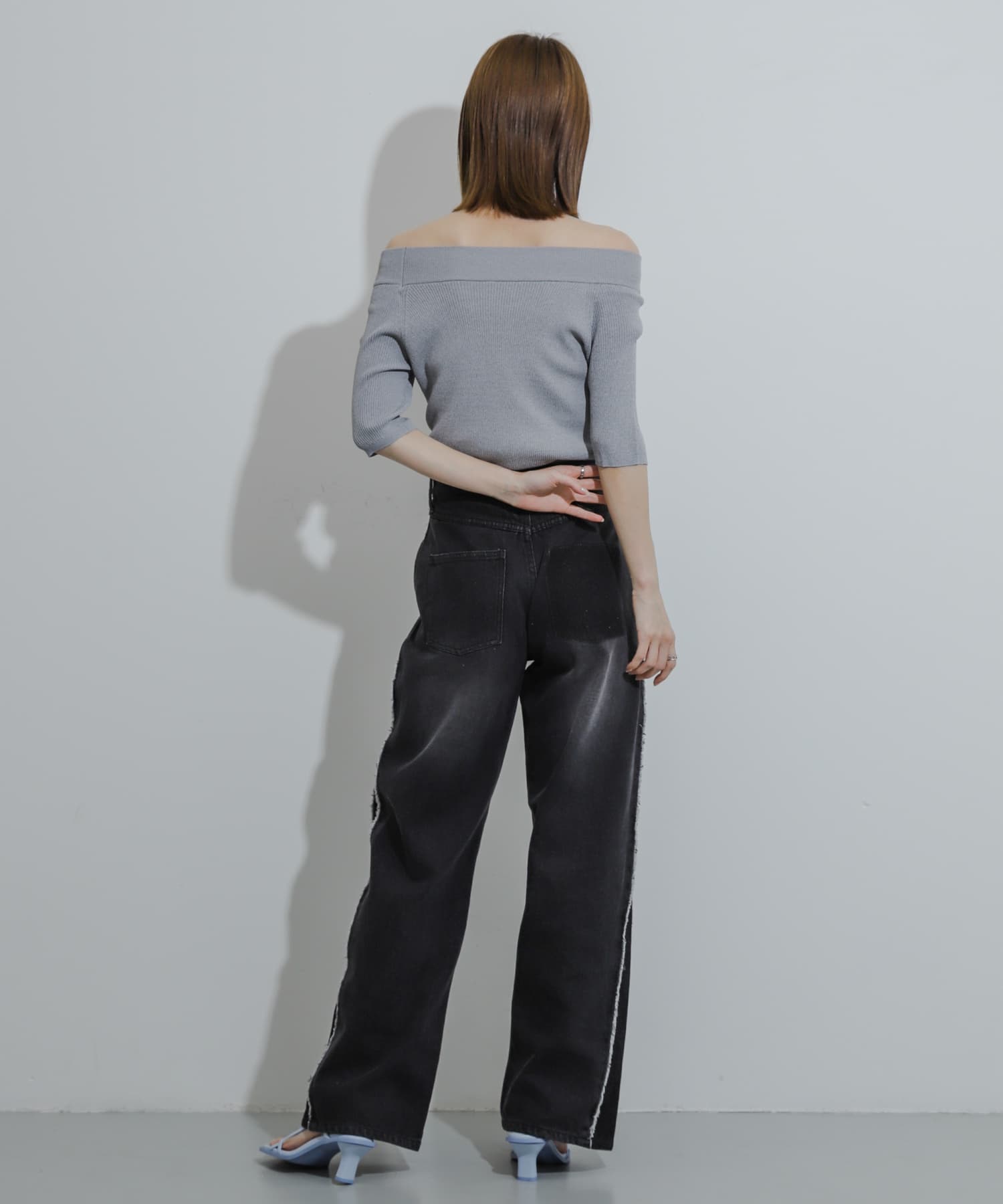 GRAY