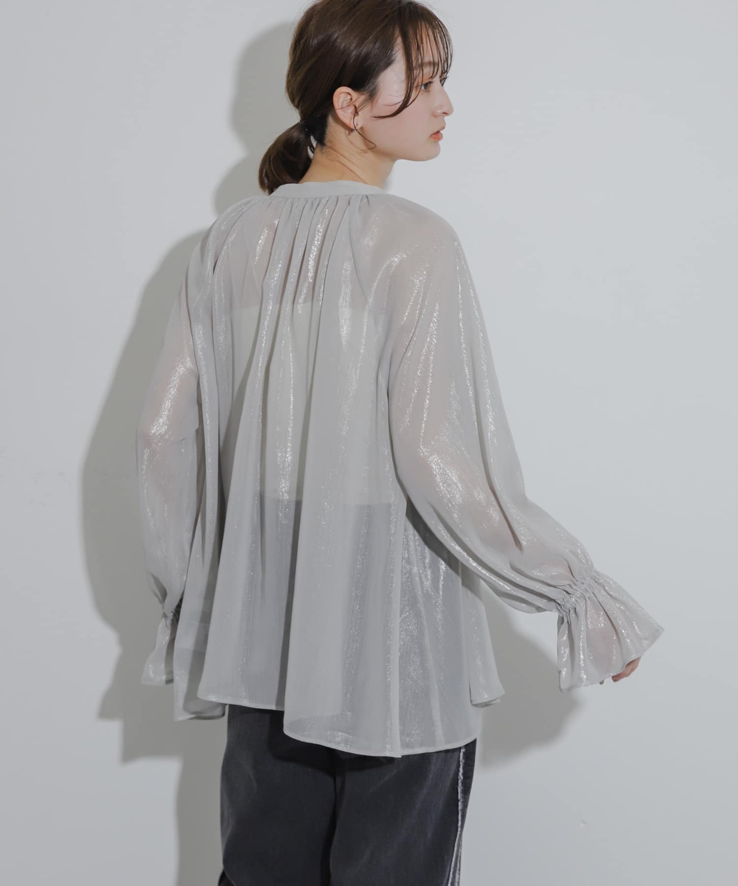 GRAY