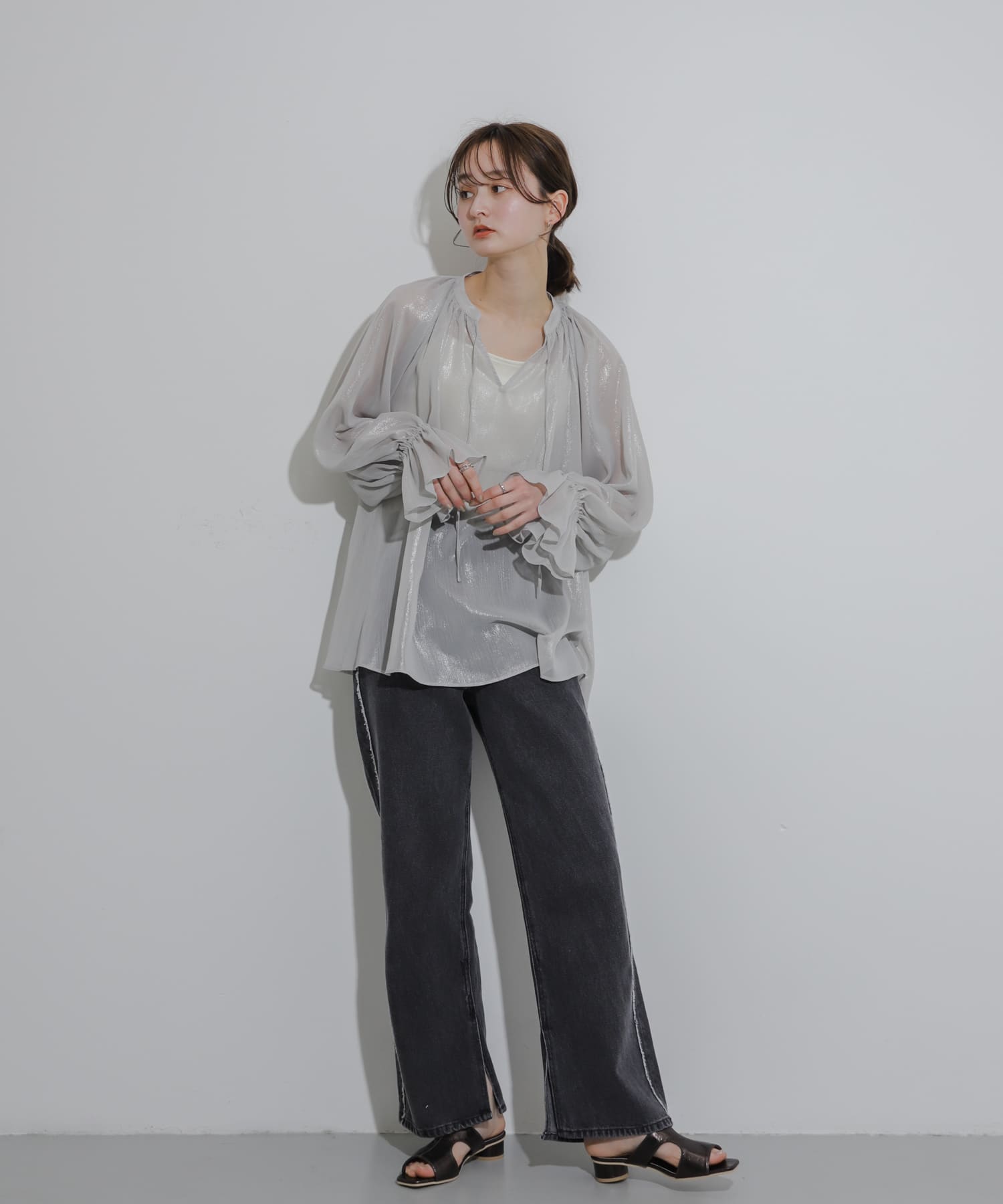 GRAY
