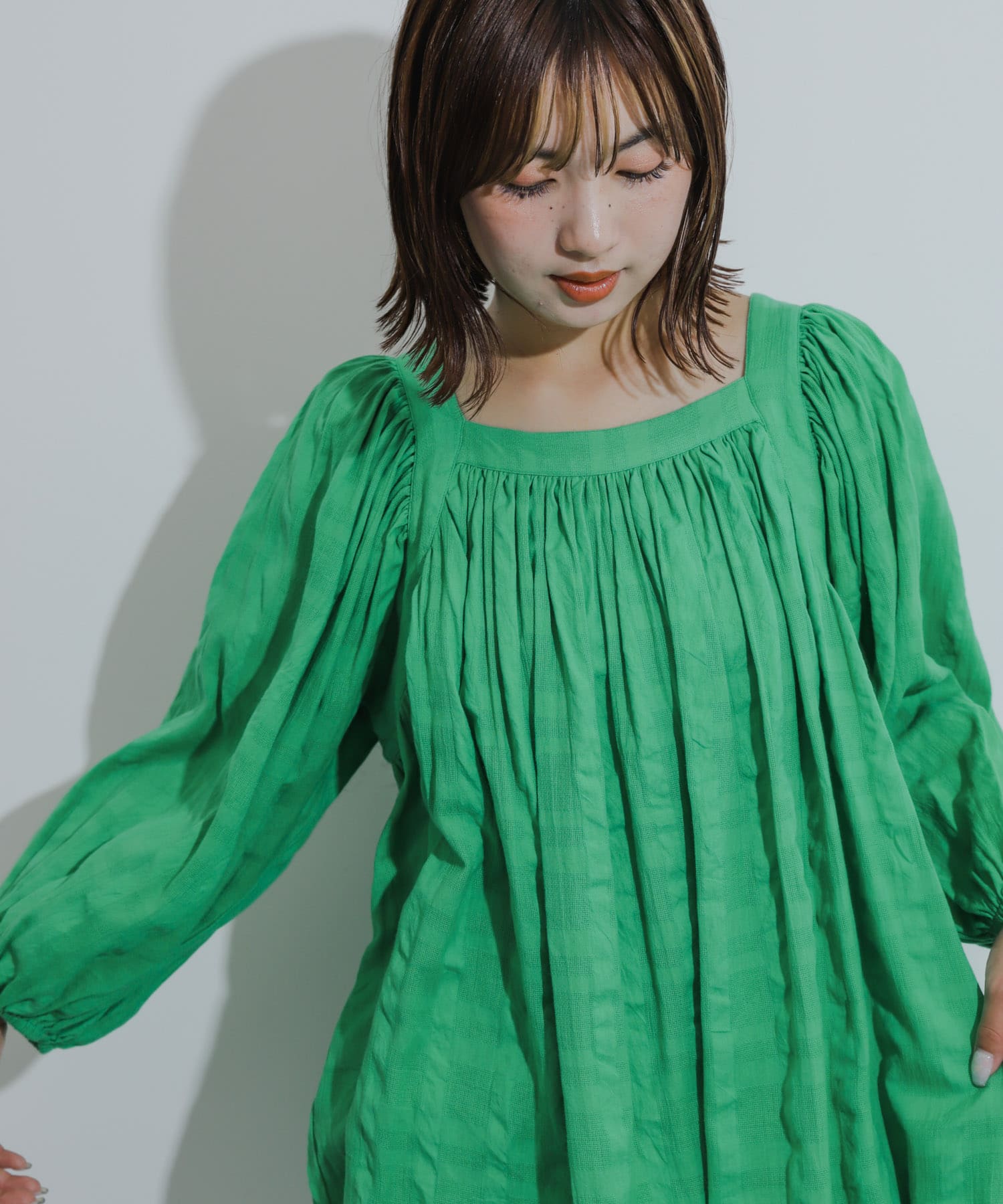 GREEN
