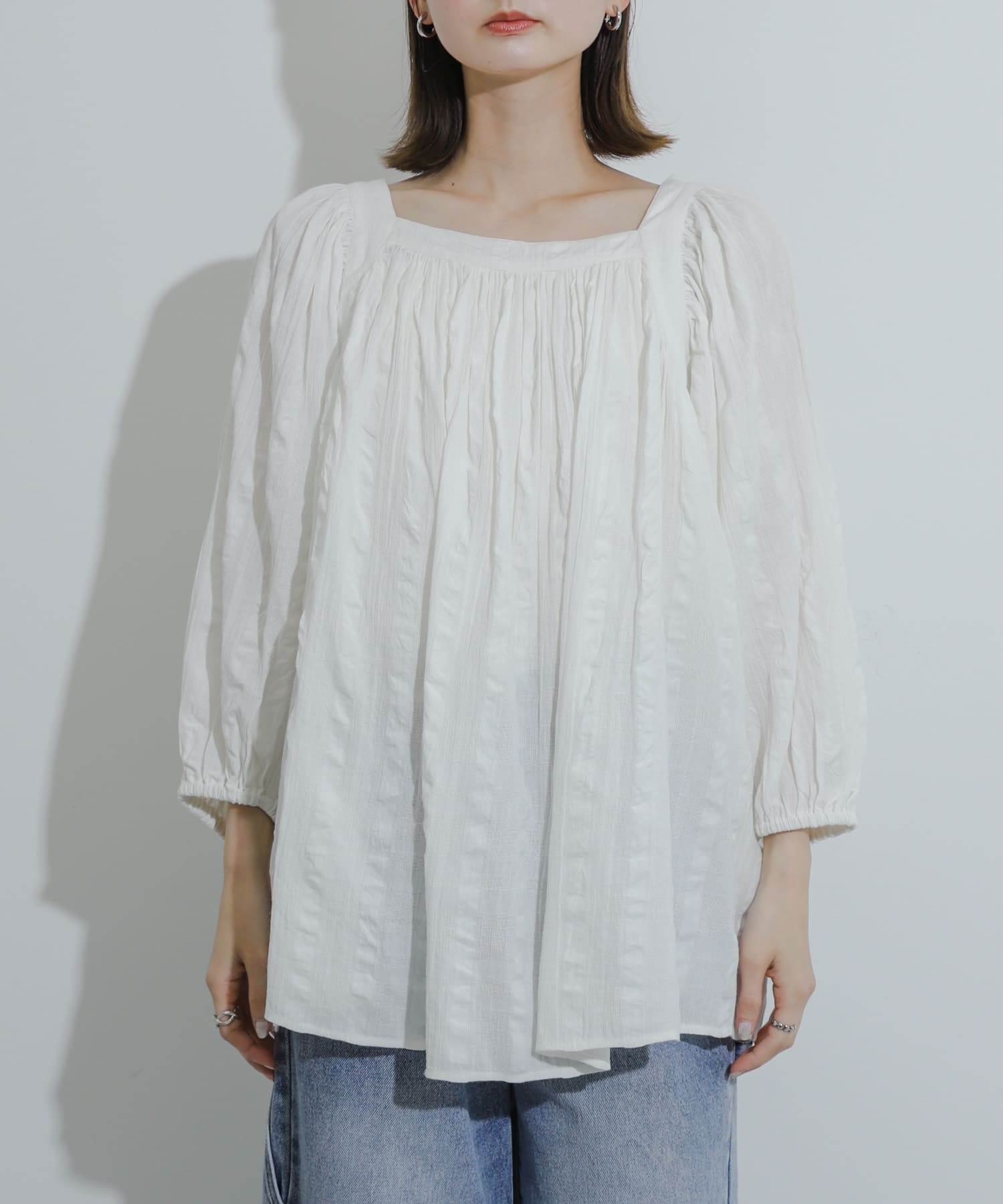 OFF WHITE