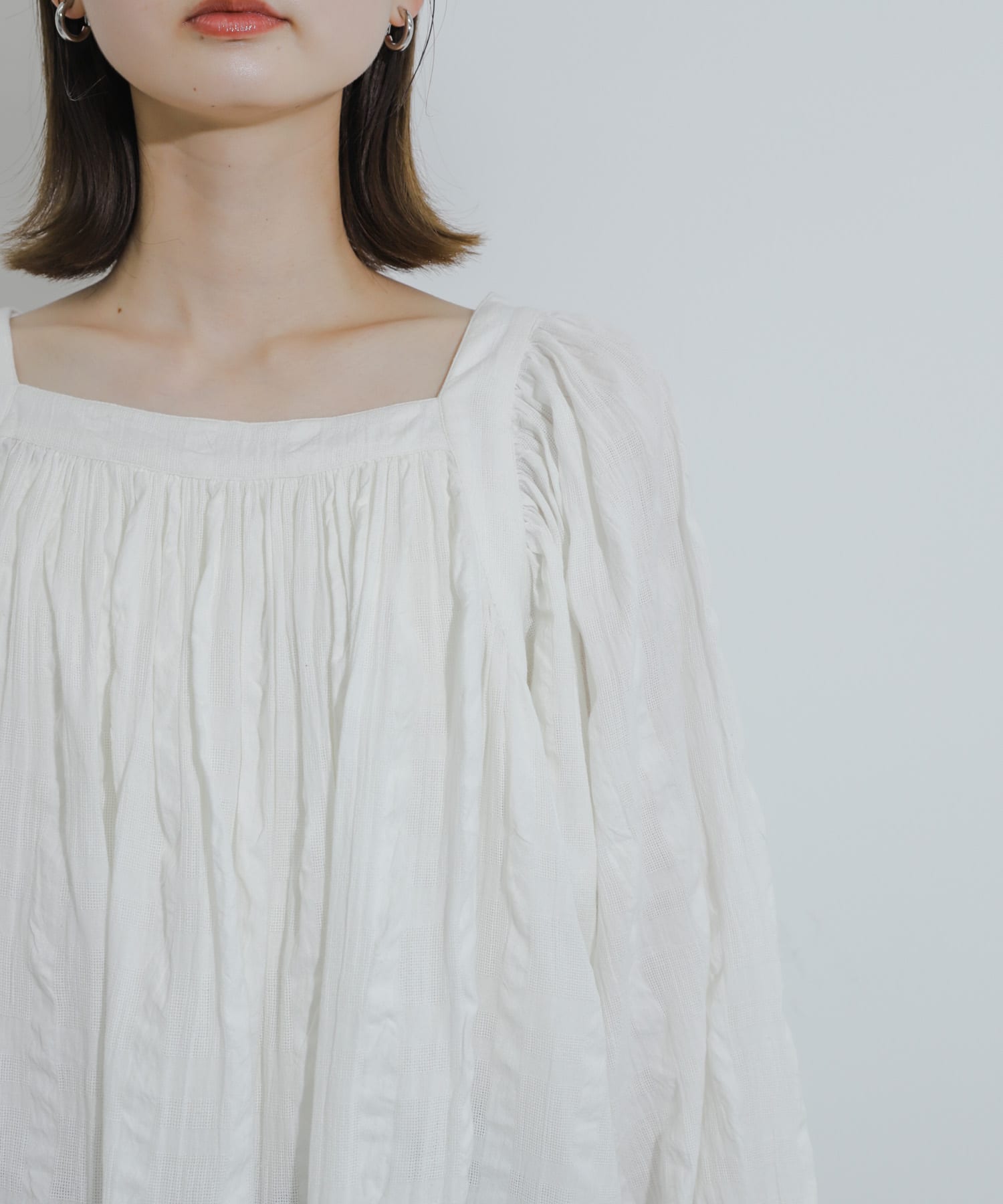 OFF WHITE